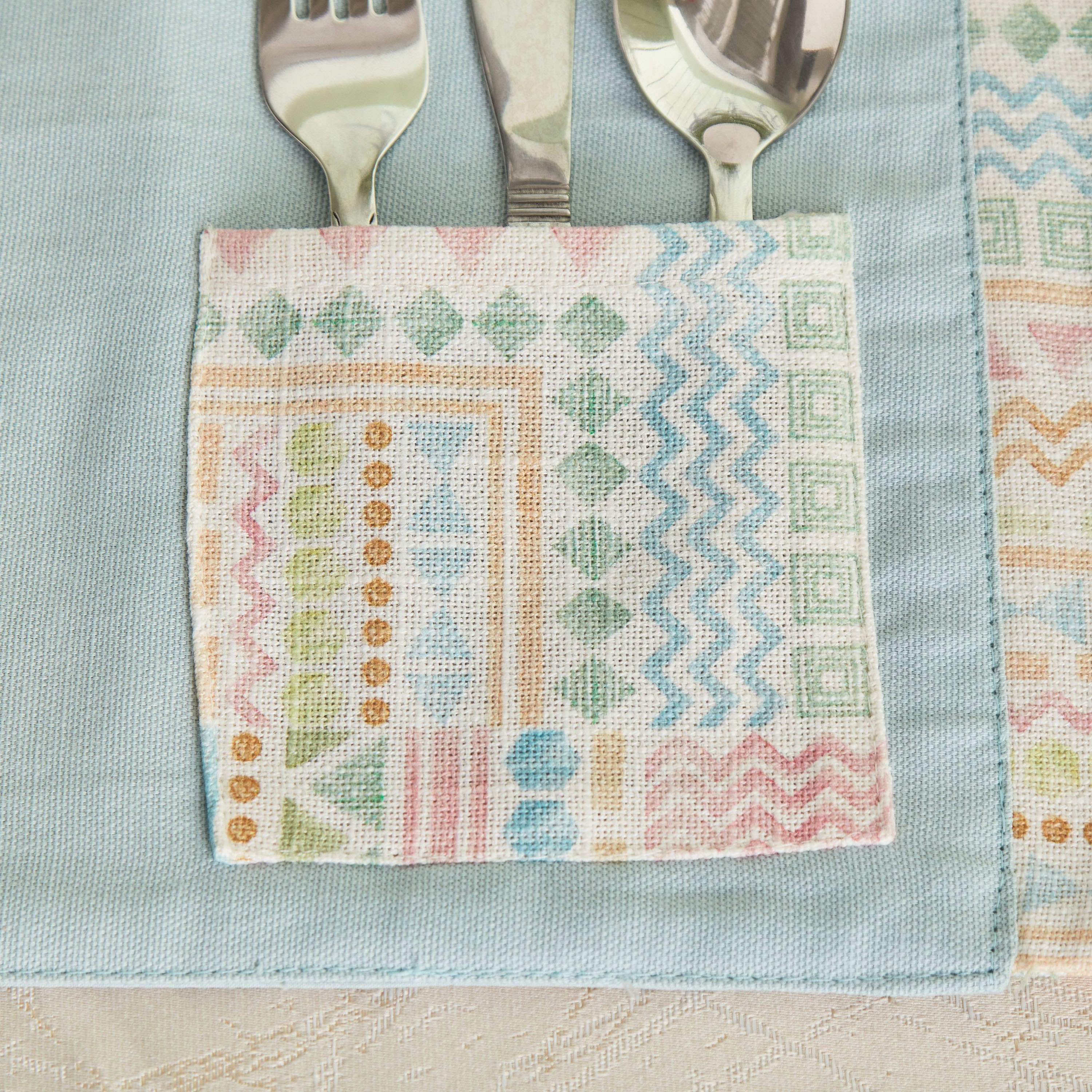 لبادة صحون سادة بجيب طبعات من جليمر - 33x48 سم-hbxdecorandfurnishings-homefurnishings-tablelinens-image-3