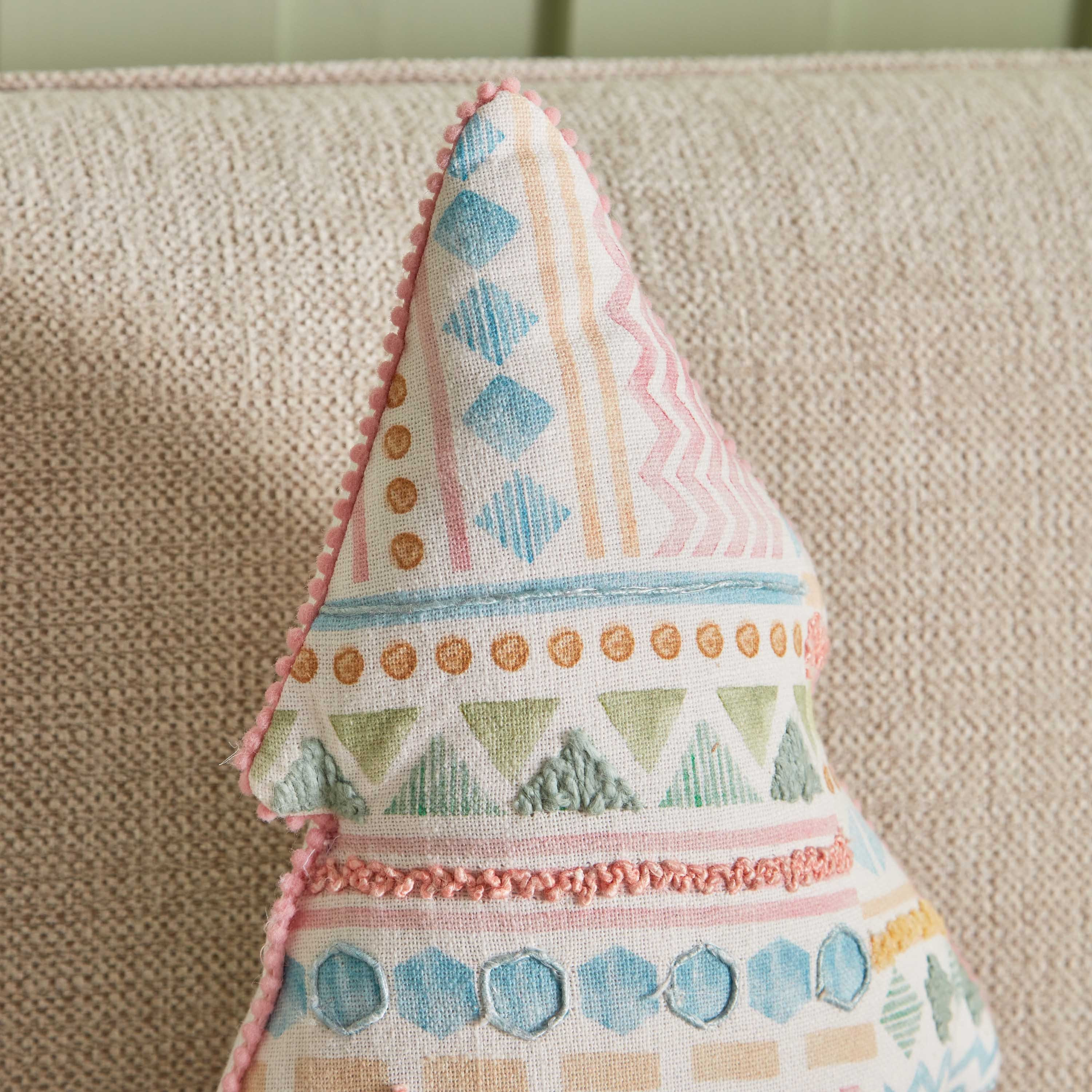 وسادة على شكل شجرة عيد الميلاد من جليمر - 35x30 سم-hbxlivingroom-furnishings-cushionsandcovers-filledcushions-image-2
