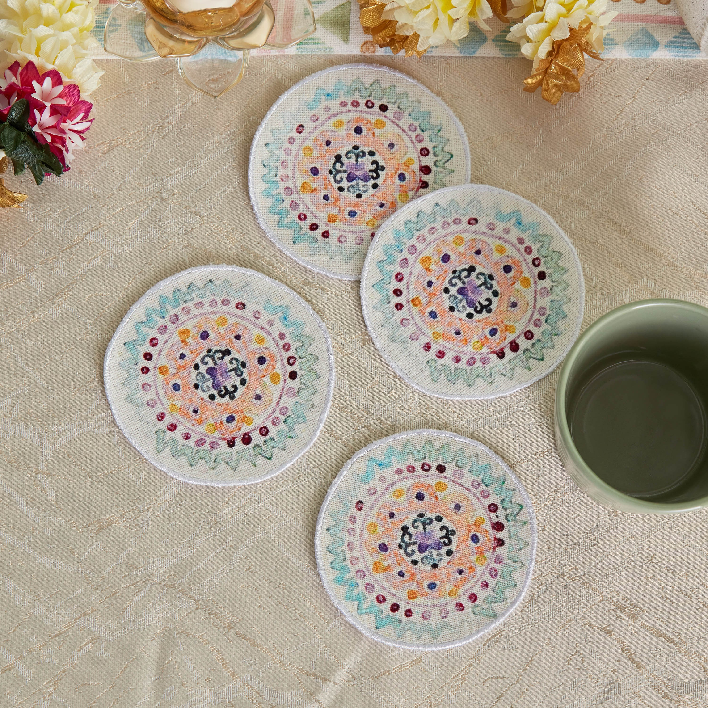 طقم قواعد أكواب بطبعات من جليمر 4 قطع - 10x10 سم-hbxdecorandfurnishings-homefurnishings-tablelinens-image-2