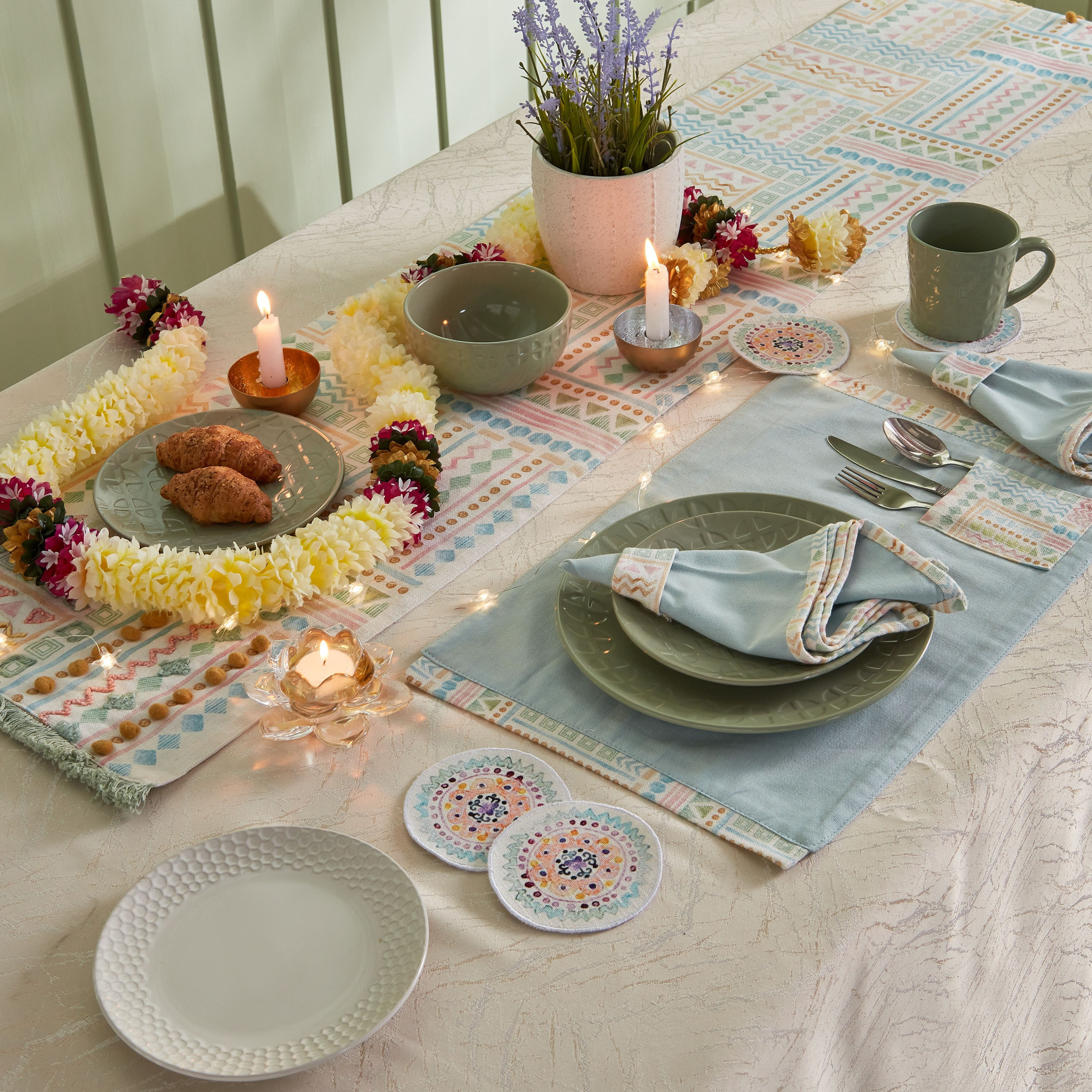 طقم قواعد أكواب بطبعات من جليمر 4 قطع - 10x10 سم-hbxdecorandfurnishings-homefurnishings-tablelinens-image-4