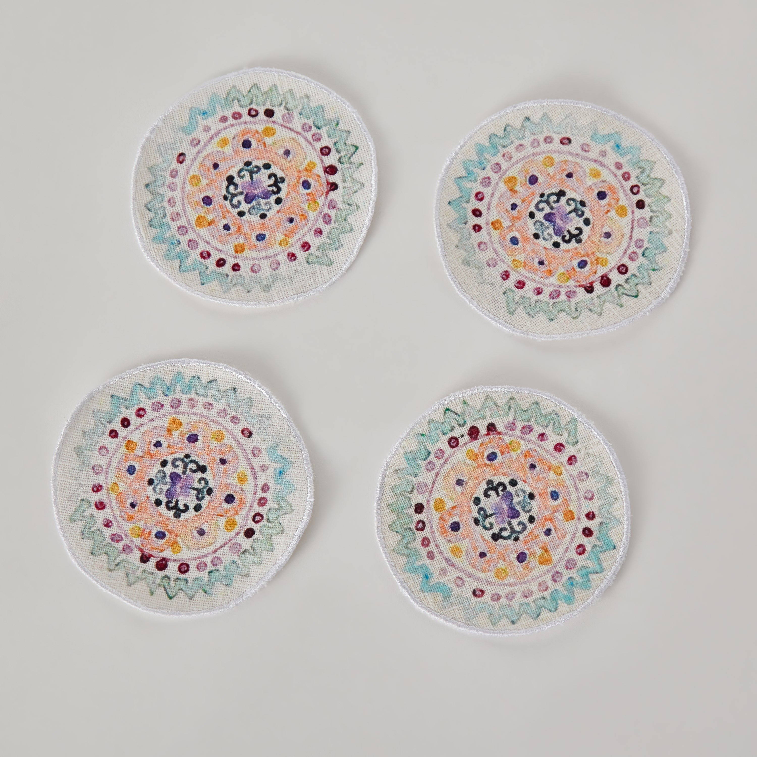 طقم قواعد أكواب بطبعات من جليمر 4 قطع - 10x10 سم-hbxdecorandfurnishings-homefurnishings-tablelinens-image-5