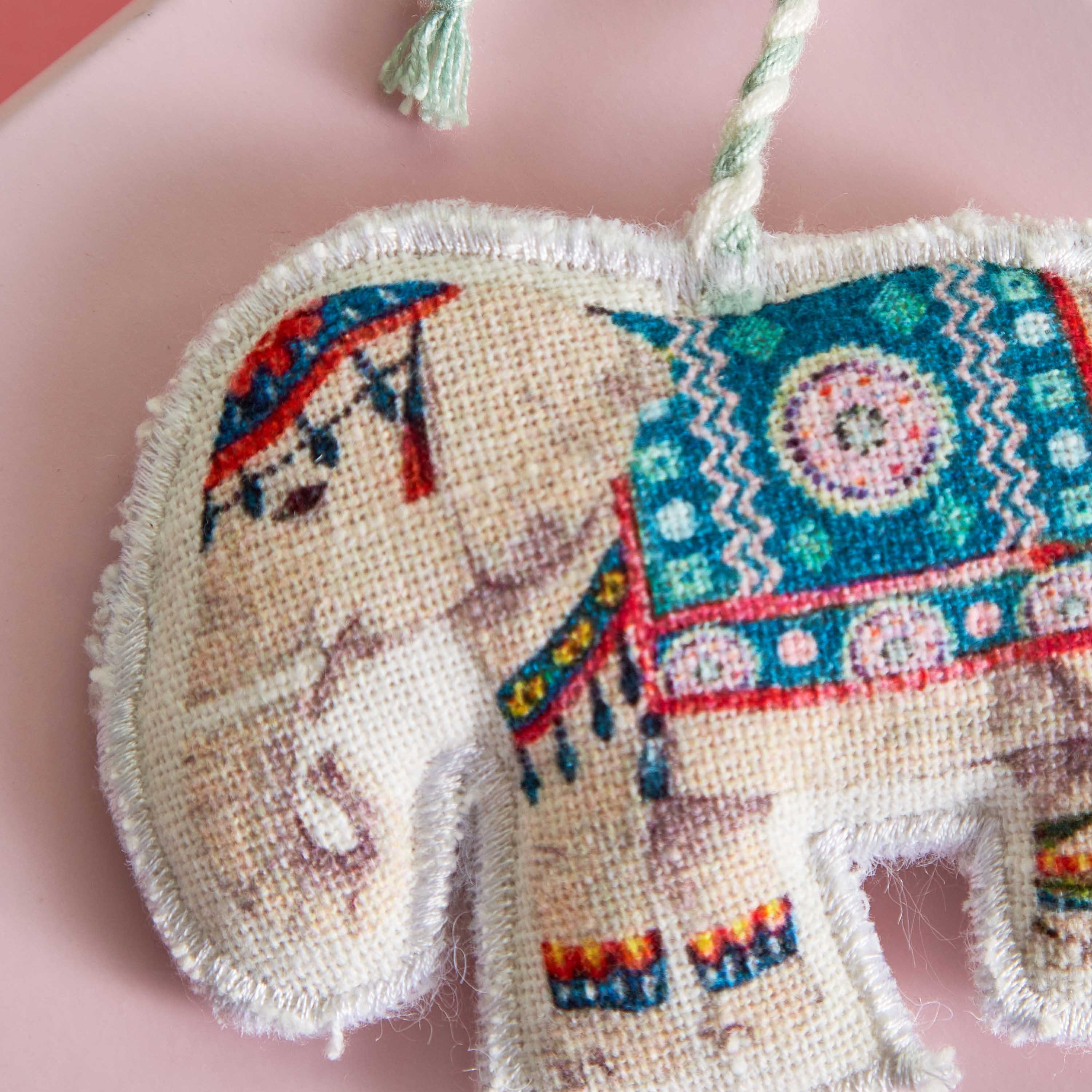 قطعة ديكور معلّقة بتصميم فيل وطبعات من جليمر - 8 سم-hbxhomeware-homedecor-figurinesandornaments-image-3