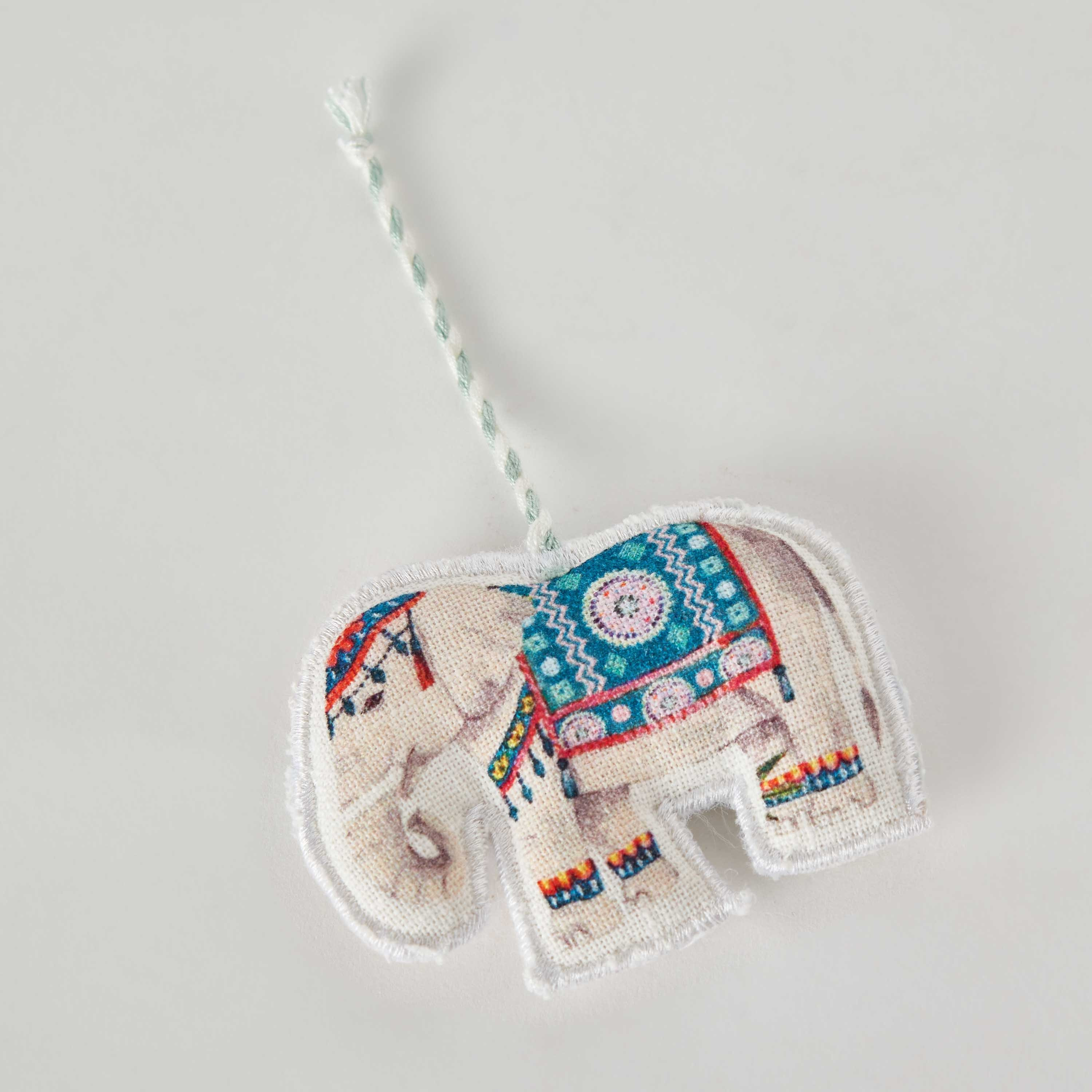 قطعة ديكور معلّقة بتصميم فيل وطبعات من جليمر - 8 سم-hbxhomeware-homedecor-figurinesandornaments-image-5