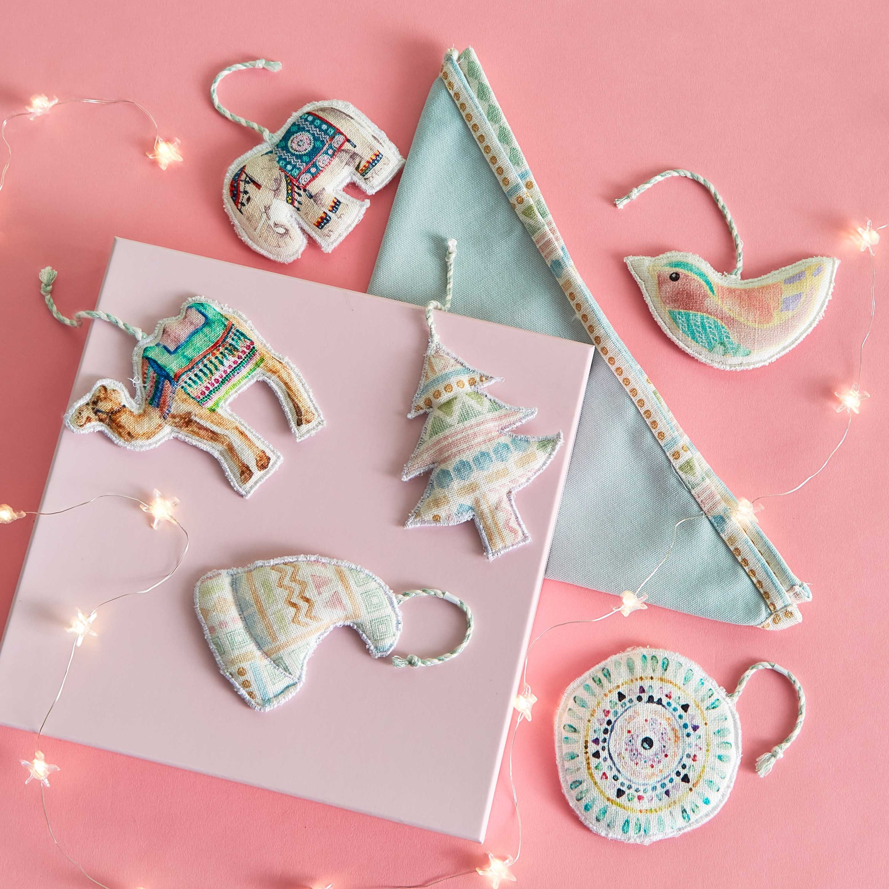 قطعة ديكور معلّقة بتصميم سانتا وطبعات من جليمر - 12 سم-hbxhomeware-homedecor-figurinesandornaments-image-4