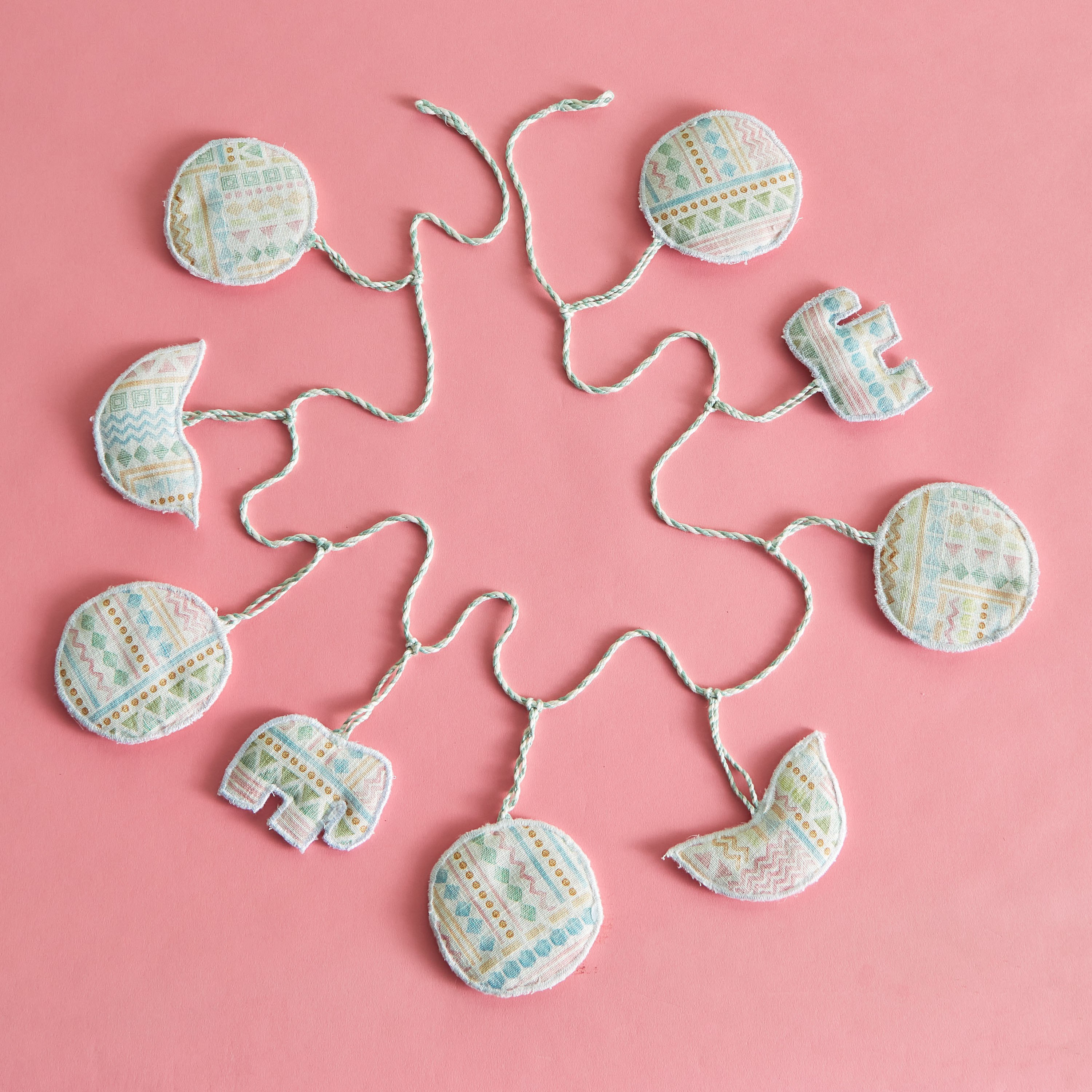 إكليل احتفالات بطبعات من جليمر - 164 سم-hbxhomeware-homedecor-figurinesandornaments-image-2
