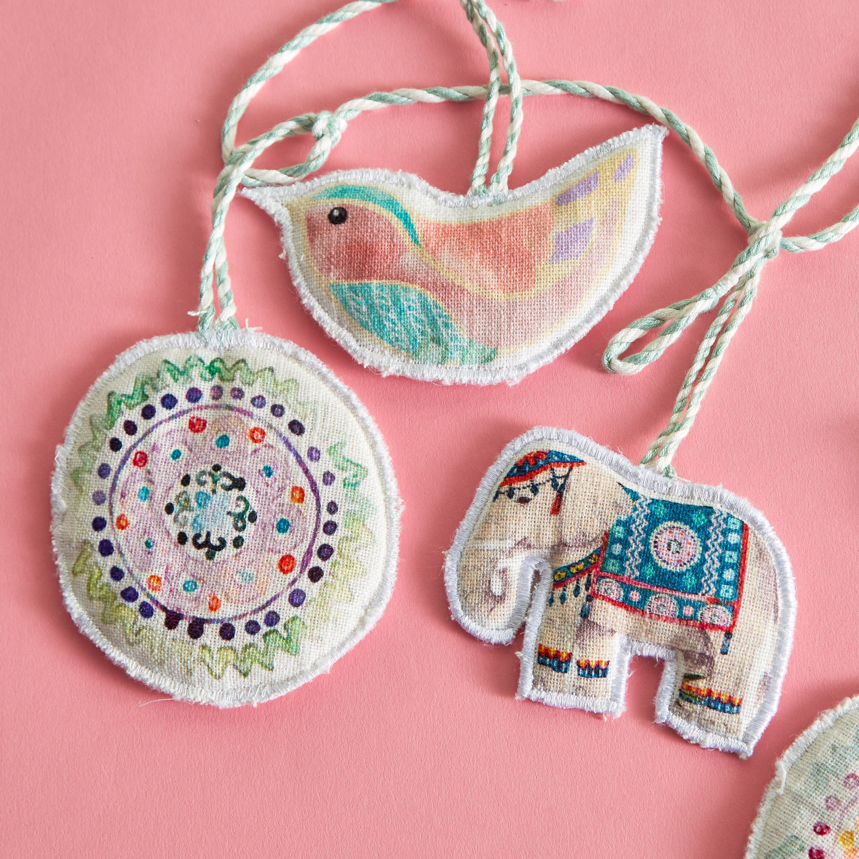 إكليل احتفالات بطبعات من جليمر - 164 سم-hbxhomeware-homedecor-figurinesandornaments-image-3