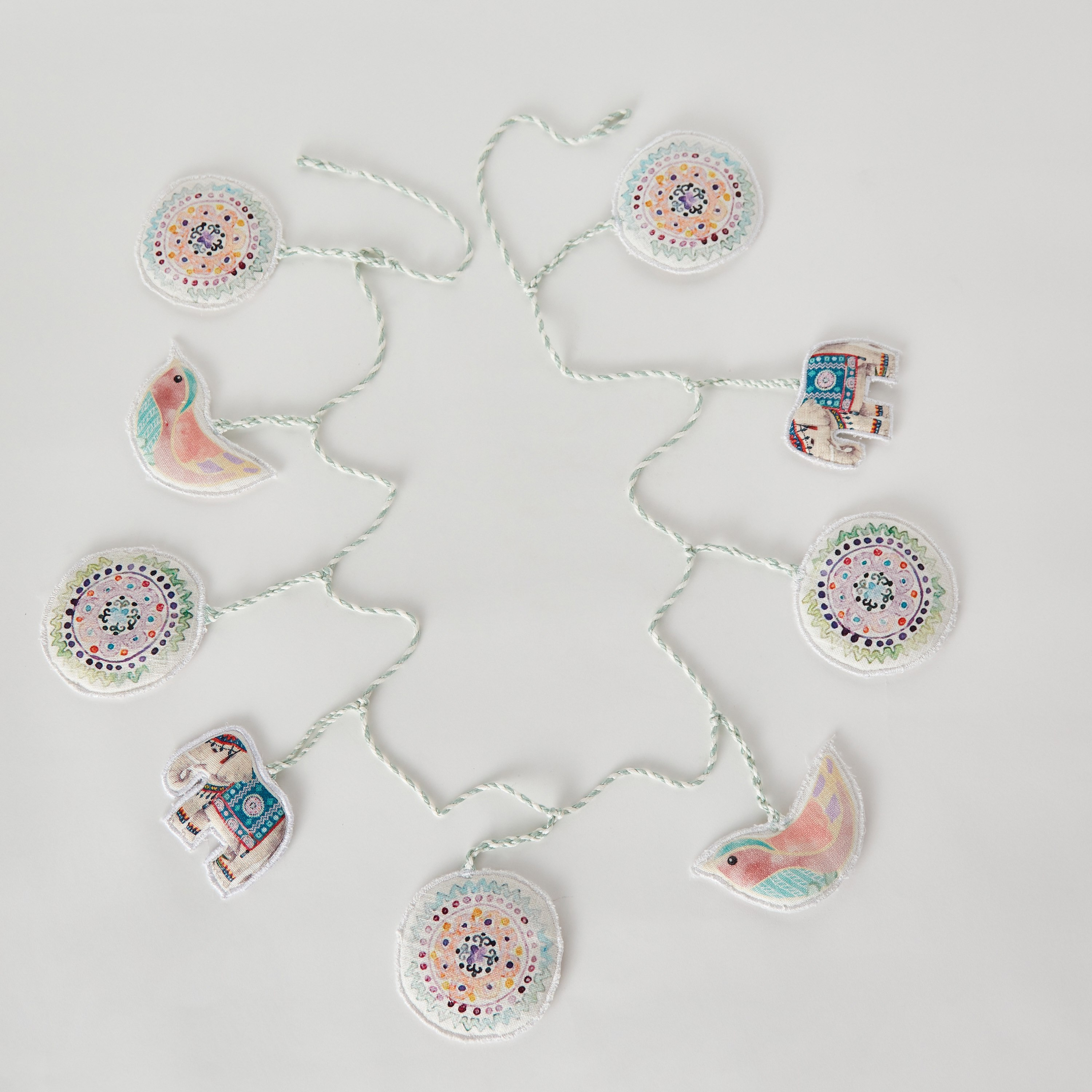 إكليل احتفالات بطبعات من جليمر - 164 سم-hbxhomeware-homedecor-figurinesandornaments-image-5