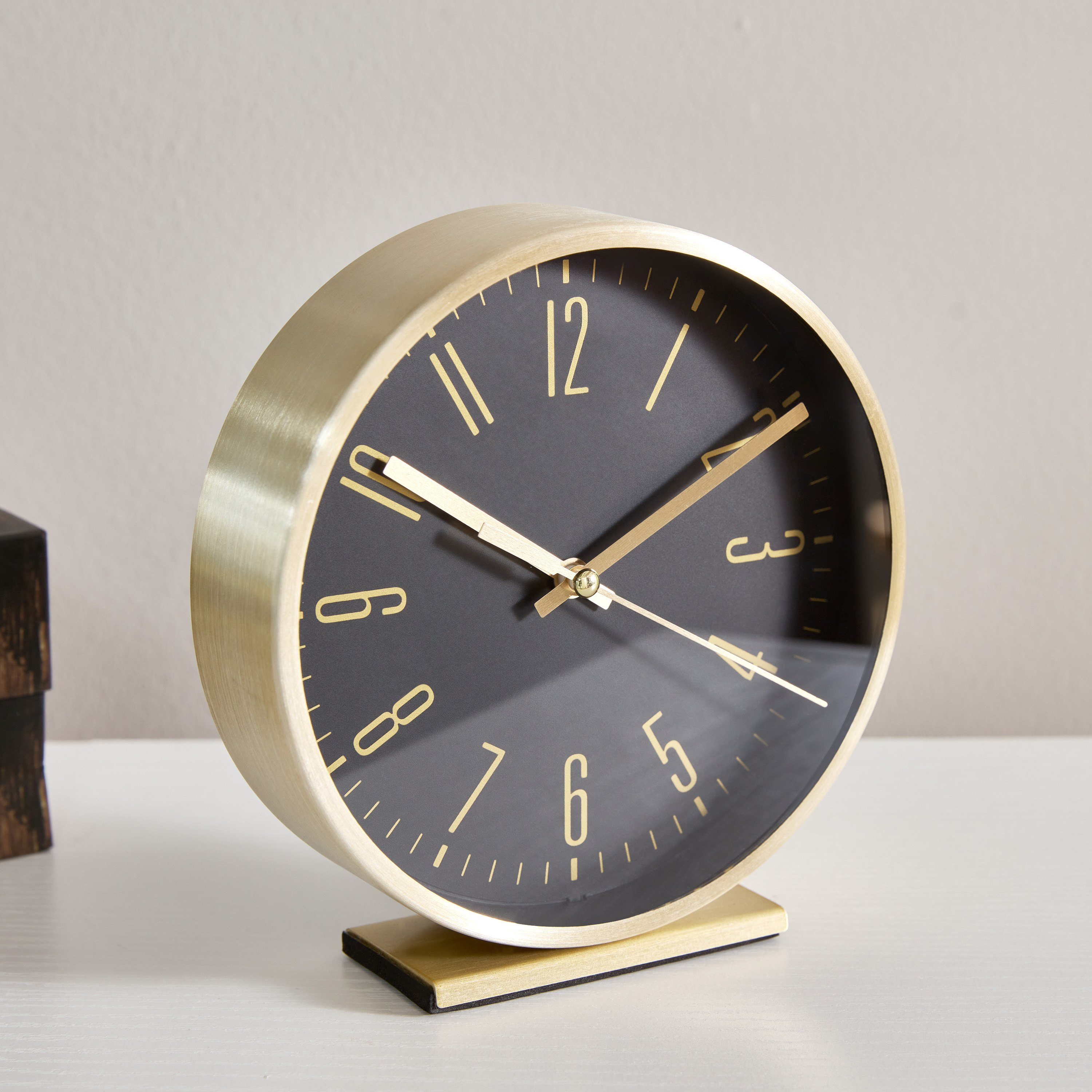 ساعة طاولة ألومنيوم من إسبيري - 15x4.3x15.6 سم-hbxhomeware-hbxdecorandfurnishings-image-1