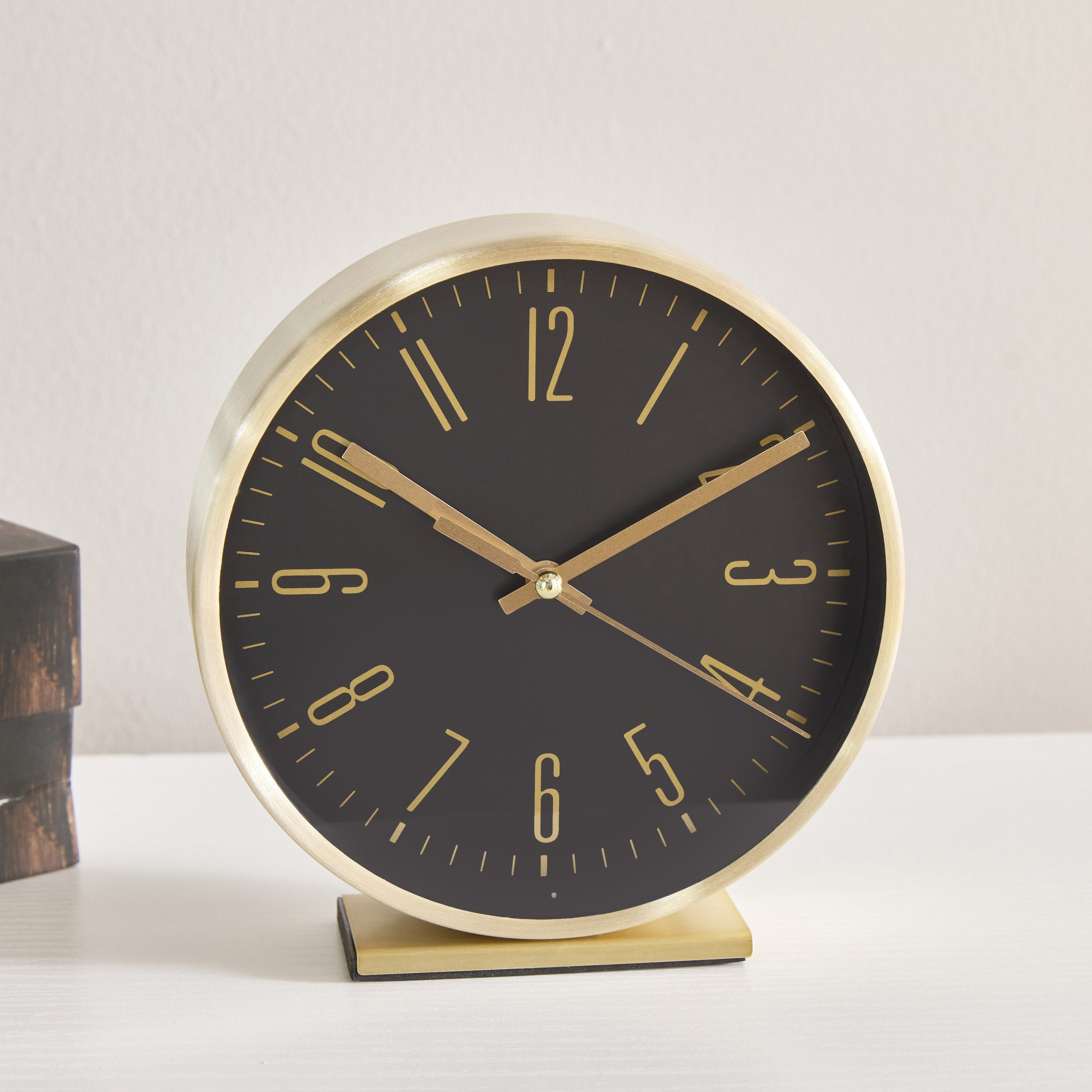 ساعة طاولة ألومنيوم من إسبيري - 15x4.3x15.6 سم-hbxhomeware-hbxdecorandfurnishings-image-2