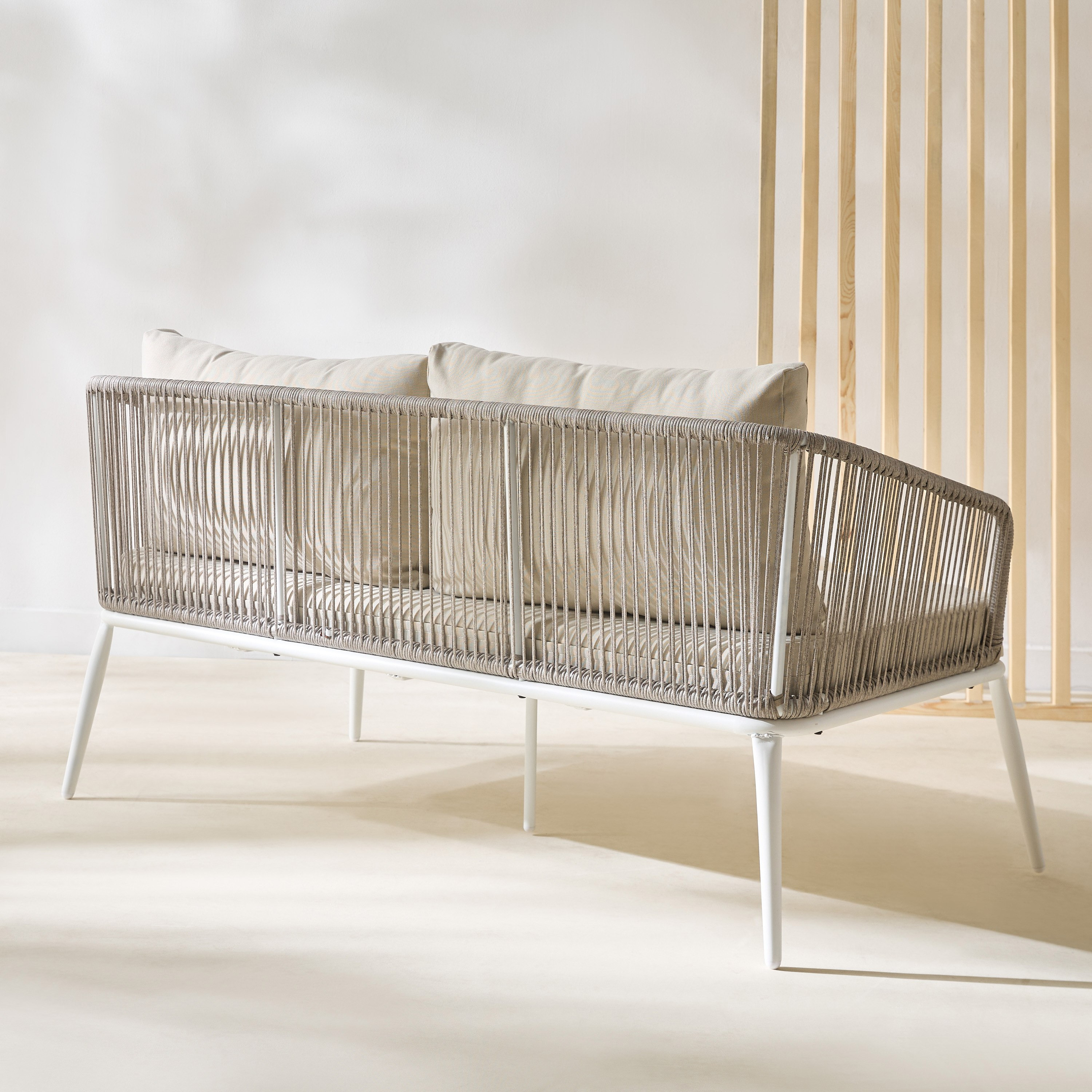 طقم طاولة قهوة للجلسات الخارجية مع 4 مقاعد ووسائد من فيرا فريسكا-hbxfurniture-livingroom-sofasandsofasets-image-3