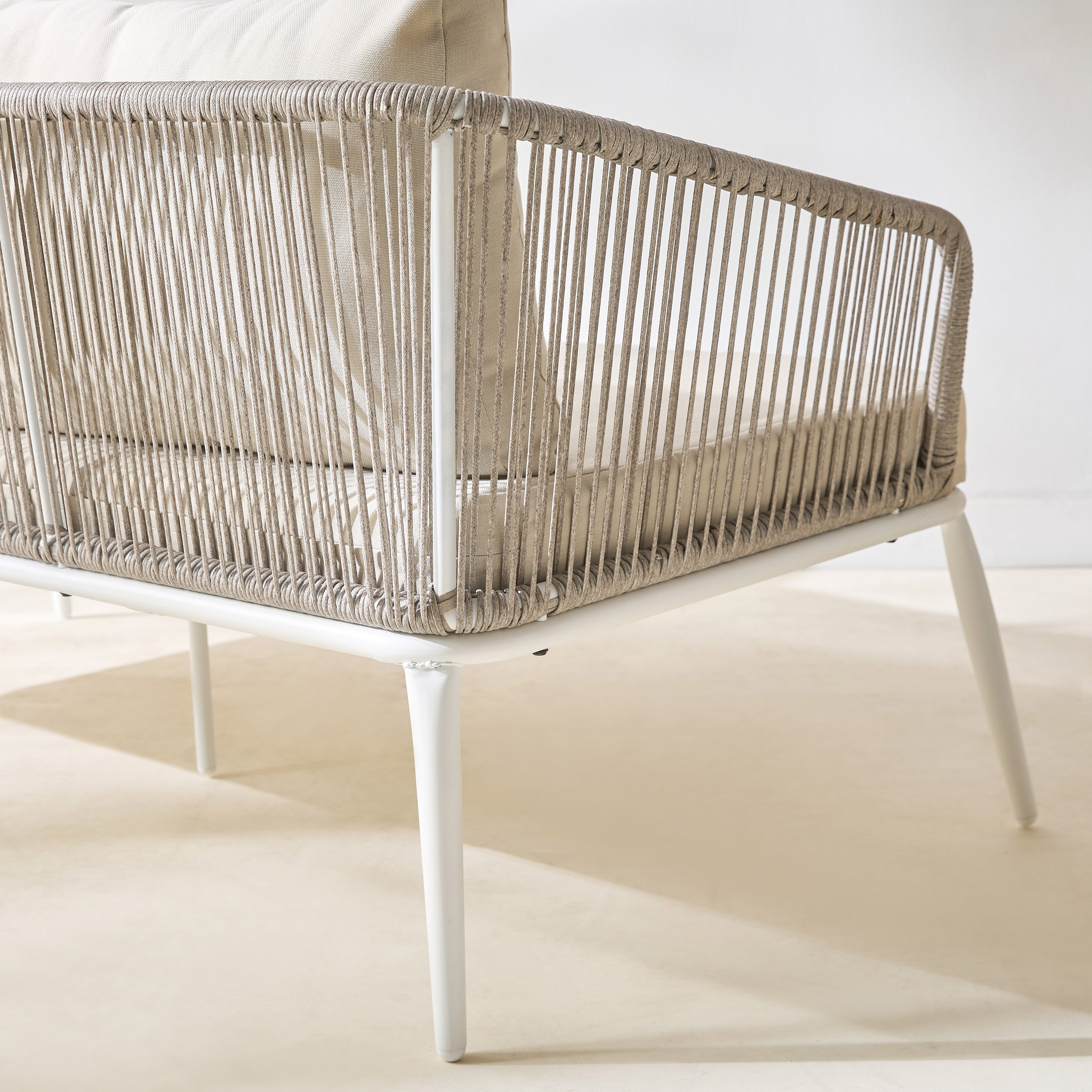 طقم طاولة قهوة للجلسات الخارجية مع 4 مقاعد ووسائد من فيرا فريسكا-hbxfurniture-livingroom-sofasandsofasets-image-7