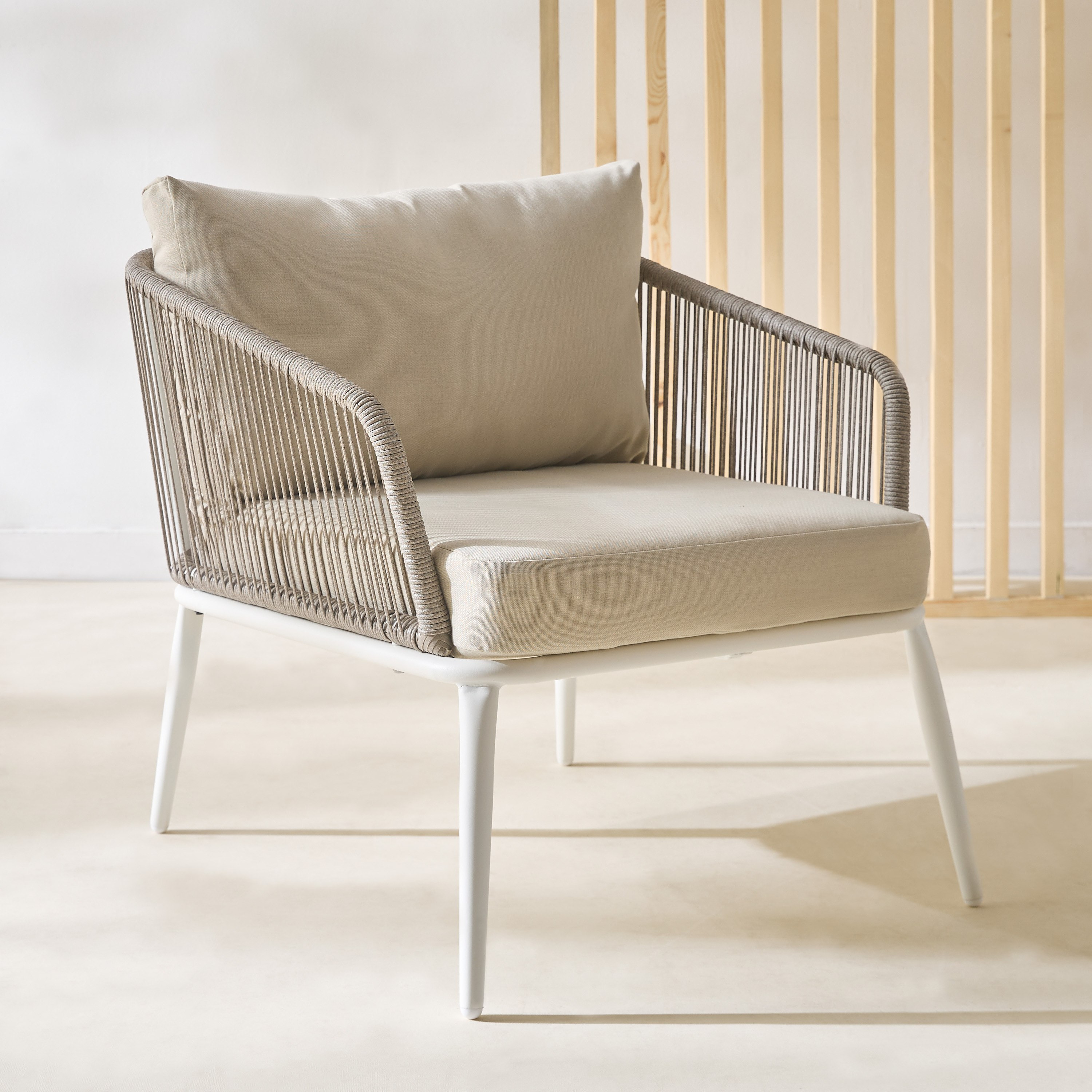 طقم طاولة قهوة للجلسات الخارجية مع 4 مقاعد ووسائد من فيرا فريسكا-hbxfurniture-livingroom-sofasandsofasets-image-9