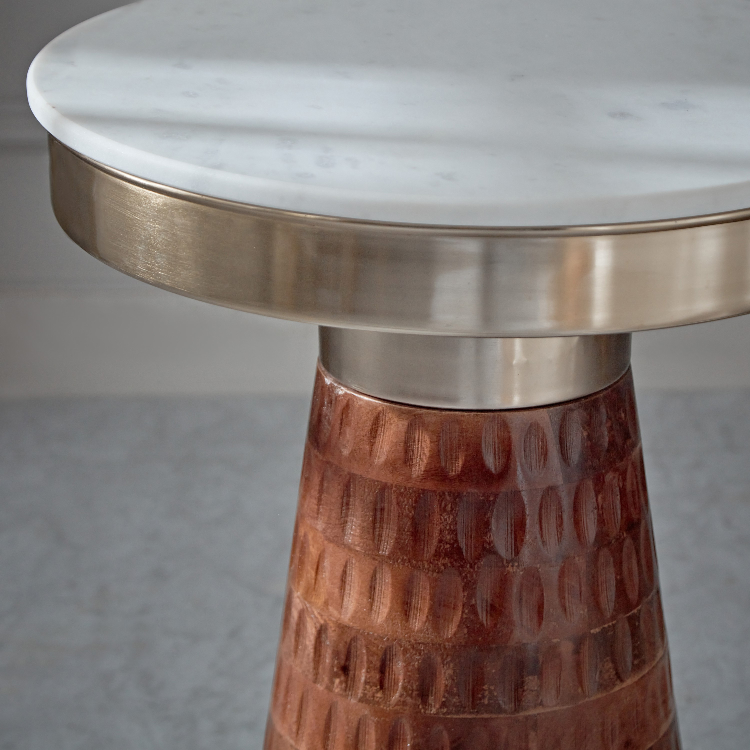 طاولة جانبية بسطح من الرخام الأصلي وقاعدة من الخشب الصلب - جاوري من فيندرا-hbxfurniture-livingroom-endtables-image-3