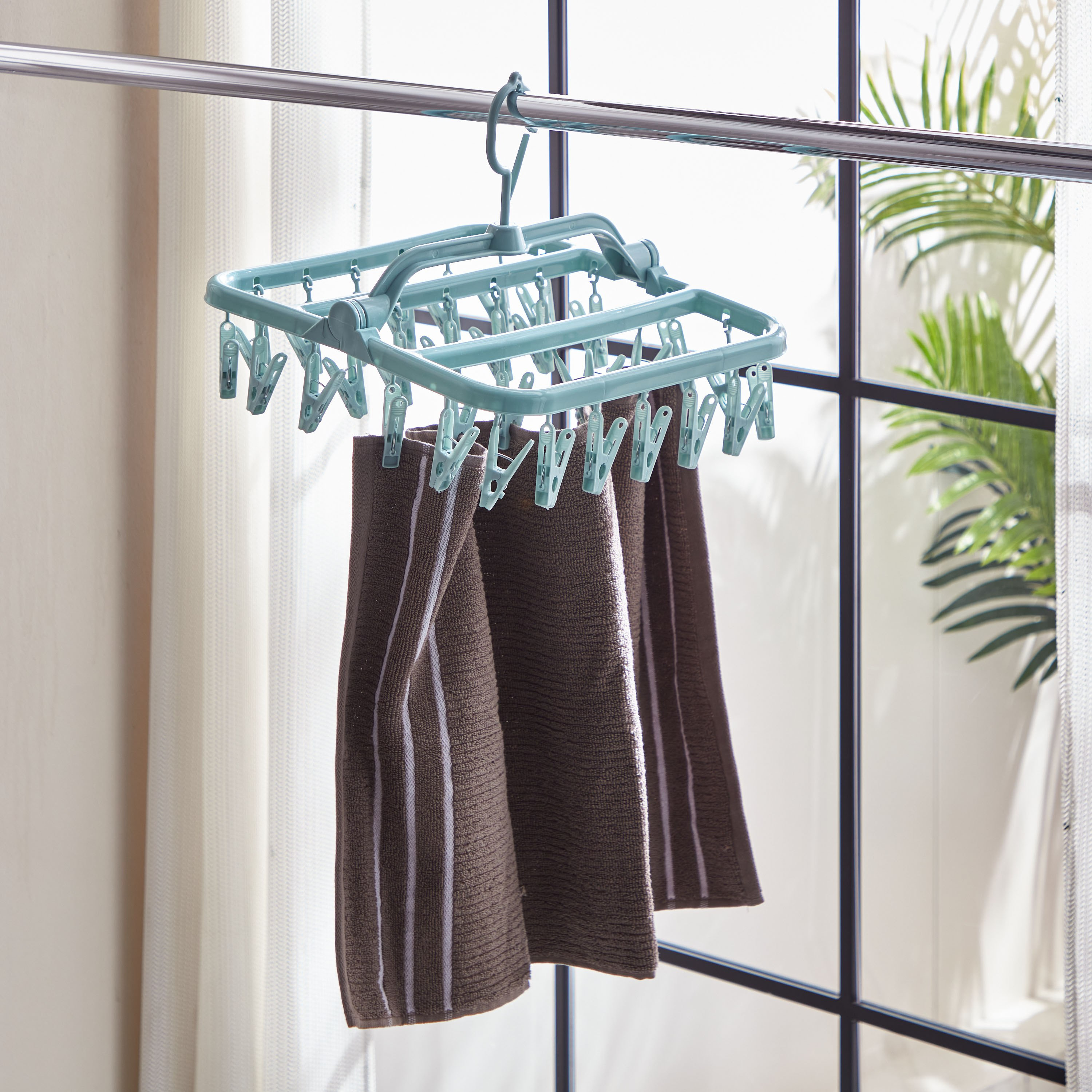 Plastic sale hangers online