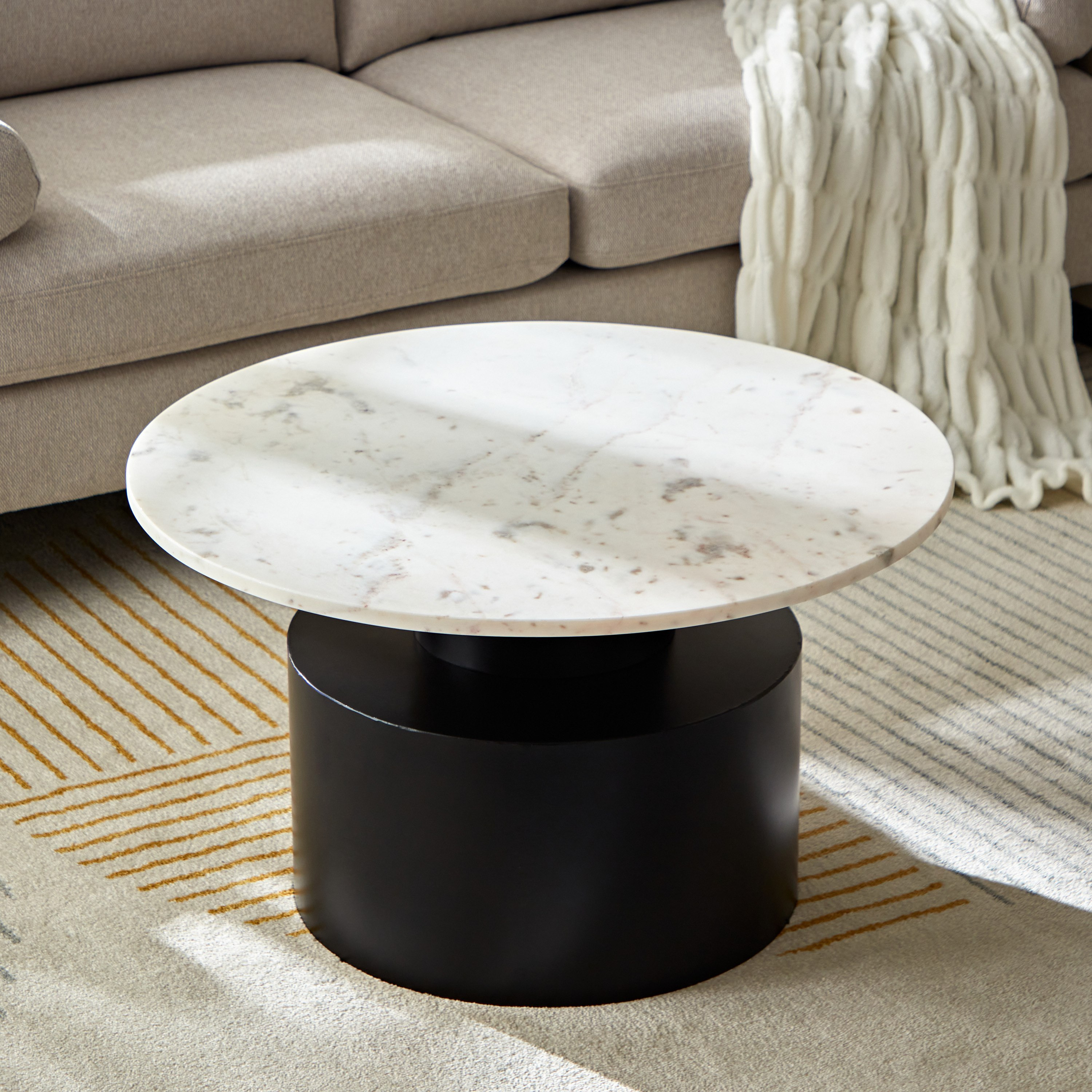 طاولة قهوة بسطح من الرخام الأصلي - كاراف من فيندرا -hbxlivingroom-tablesandstands-coffeetables-image-2