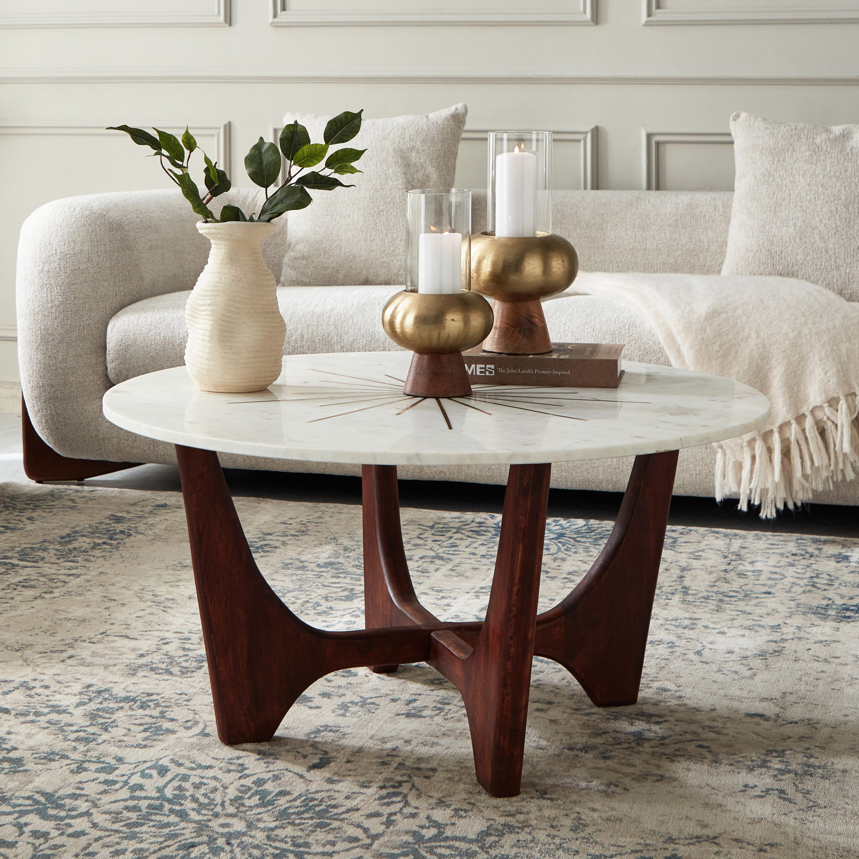 طاولة قهوة من الخشب الصلب بسطح من الرخام الأصلي وتطعيم من النحاس - أركا من فيندرا-hbxlivingroom-tablesandstands-coffeetables-image-1