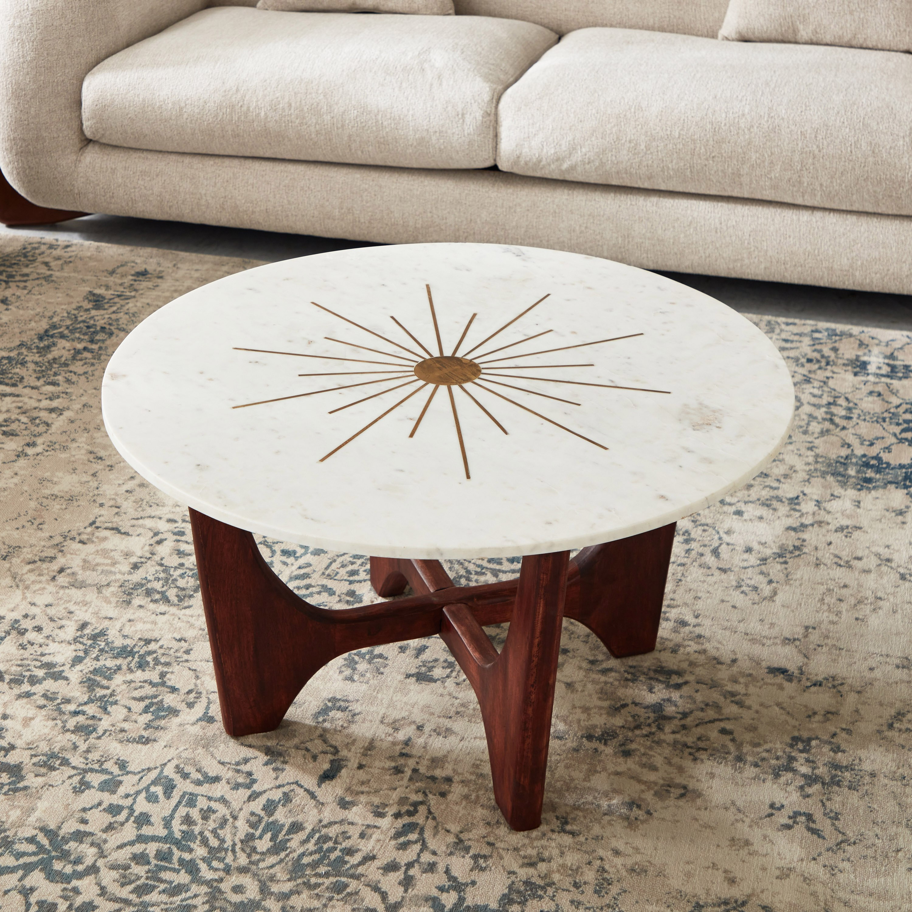 طاولة قهوة من الخشب الصلب بسطح من الرخام الأصلي وتطعيم من النحاس - أركا من فيندرا-hbxlivingroom-tablesandstands-coffeetables-image-2