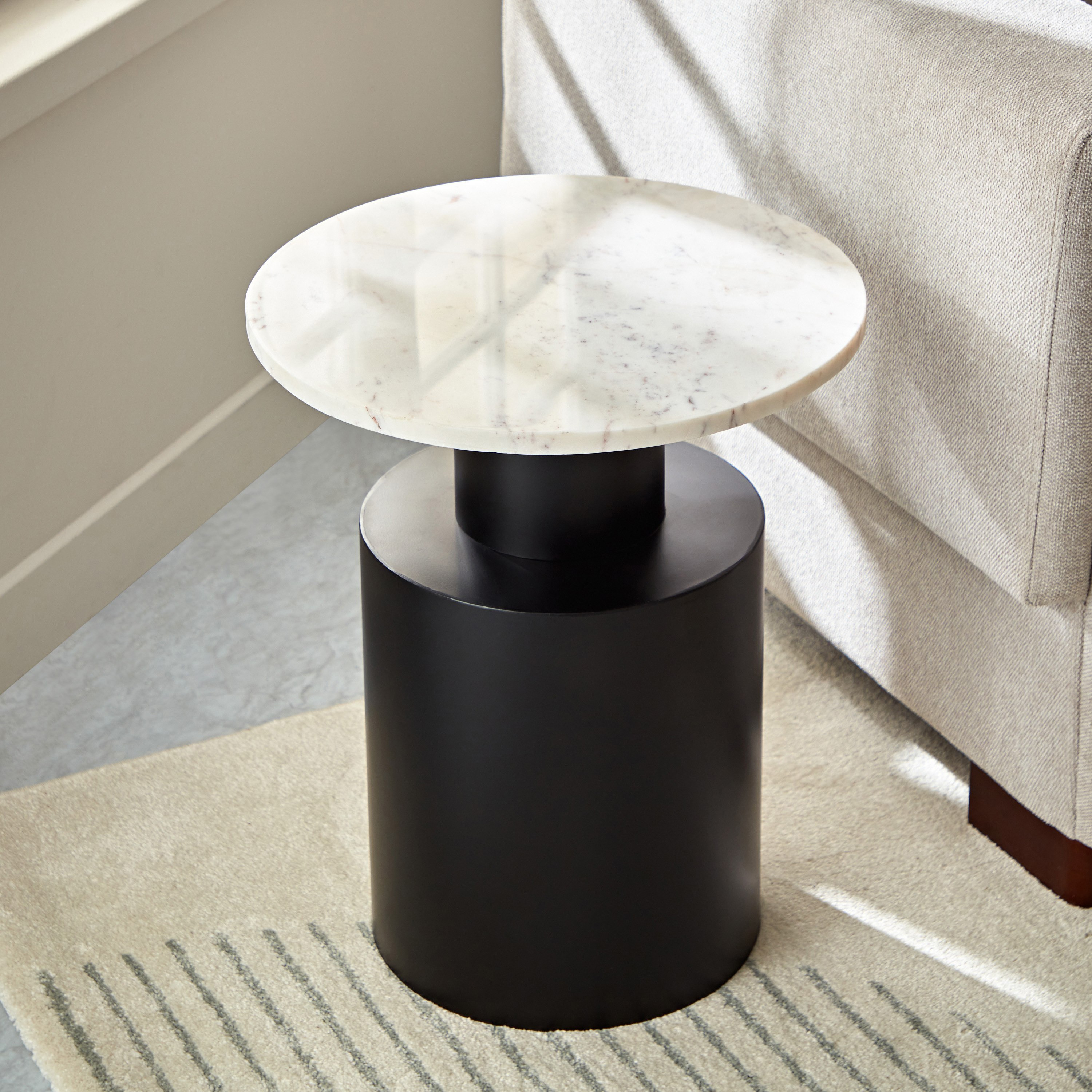 طاولة جانبية بسطح من الرخام الأصلي - كاراف من فيندرا -hbxfurniture-livingroom-endtables-image-2