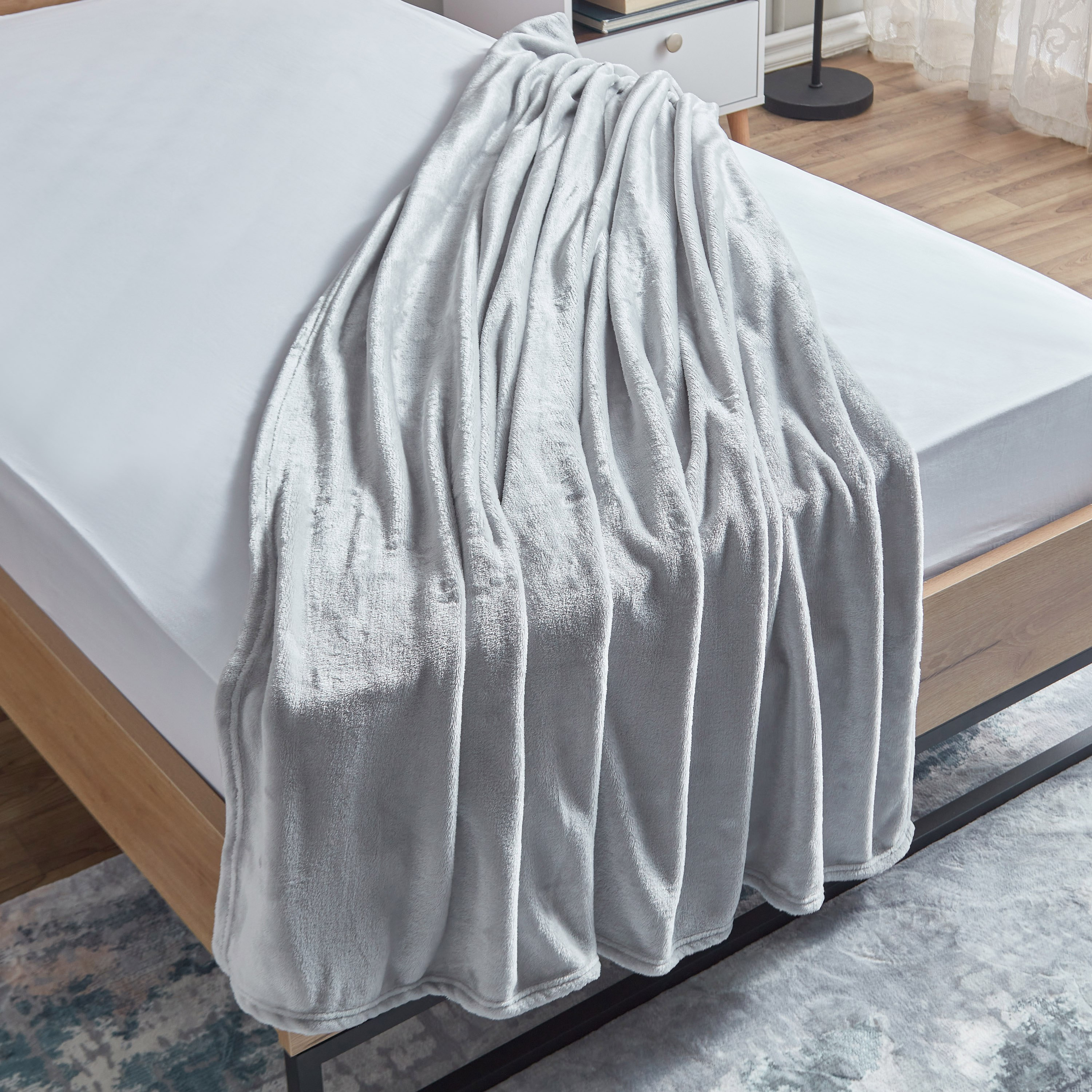Nova Solid Flannel Twin Blanket - 140x200 cm-hbxhomeware-hbxbedroom-image-4