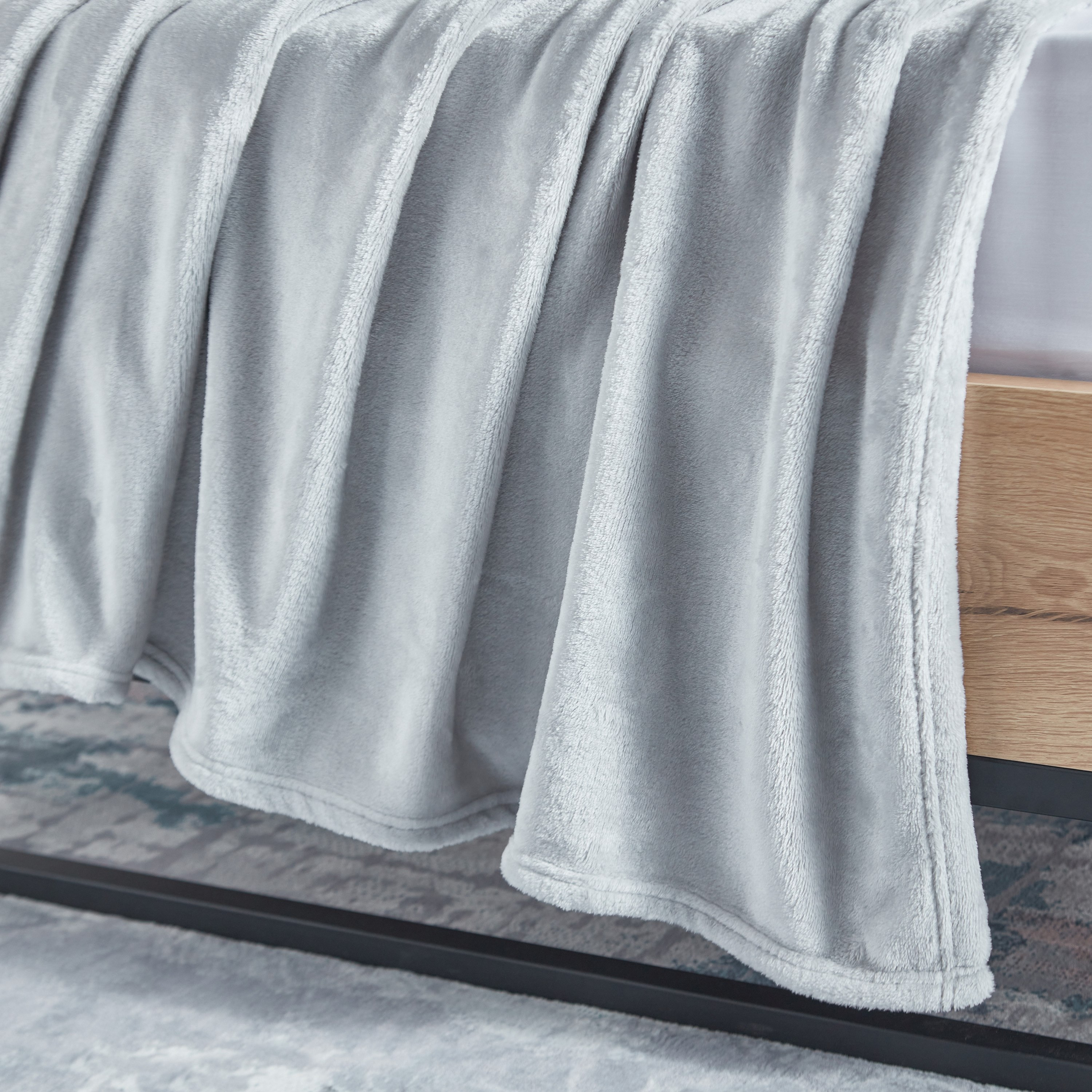 بطانية كوين فلانيل سادة من نوفا - 200x220 سم-hbxhomeware-hbxbedroom-image-5