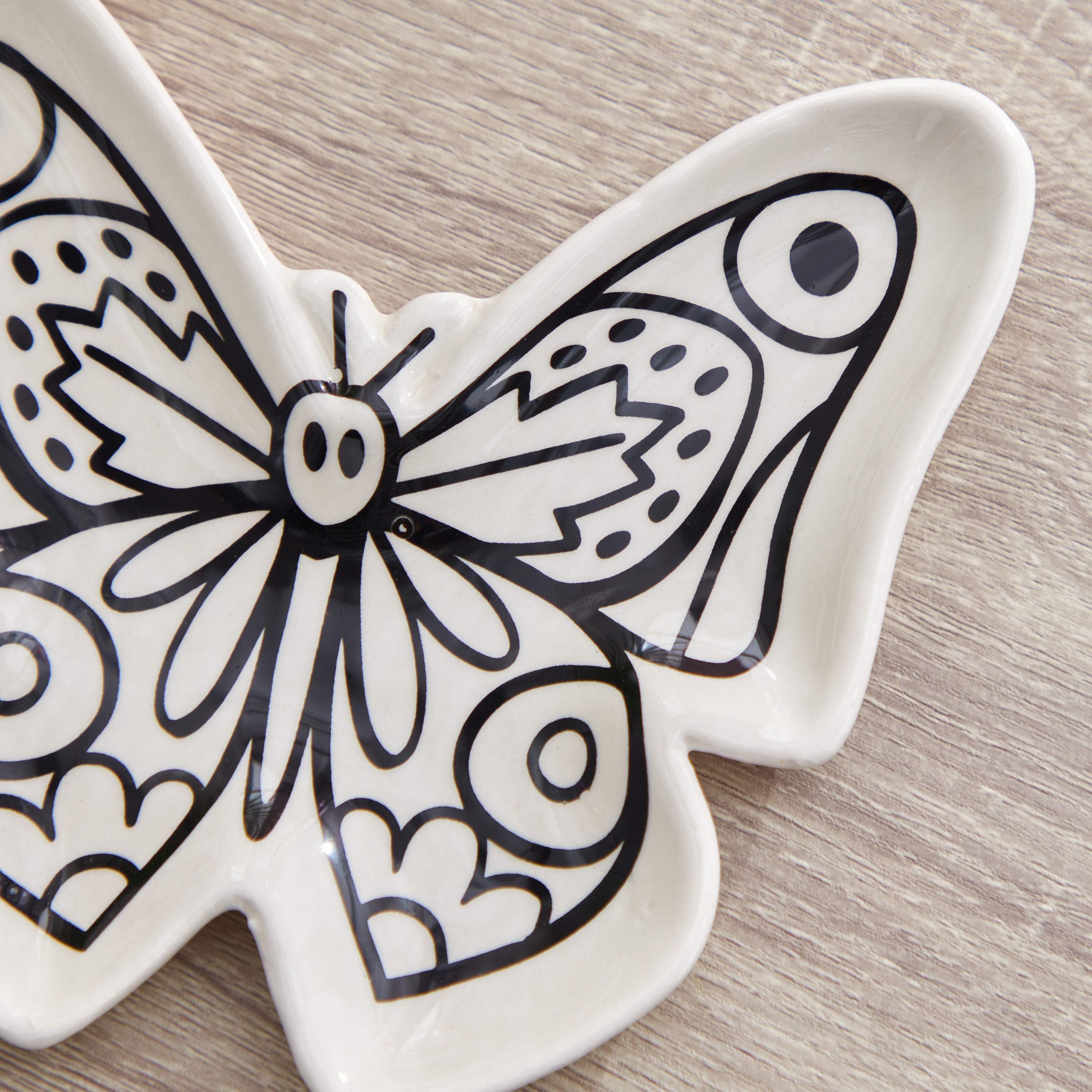 Butterfly DIY Ceramic Dish-hbxhomeware-hbxkidsandyouth-image-3