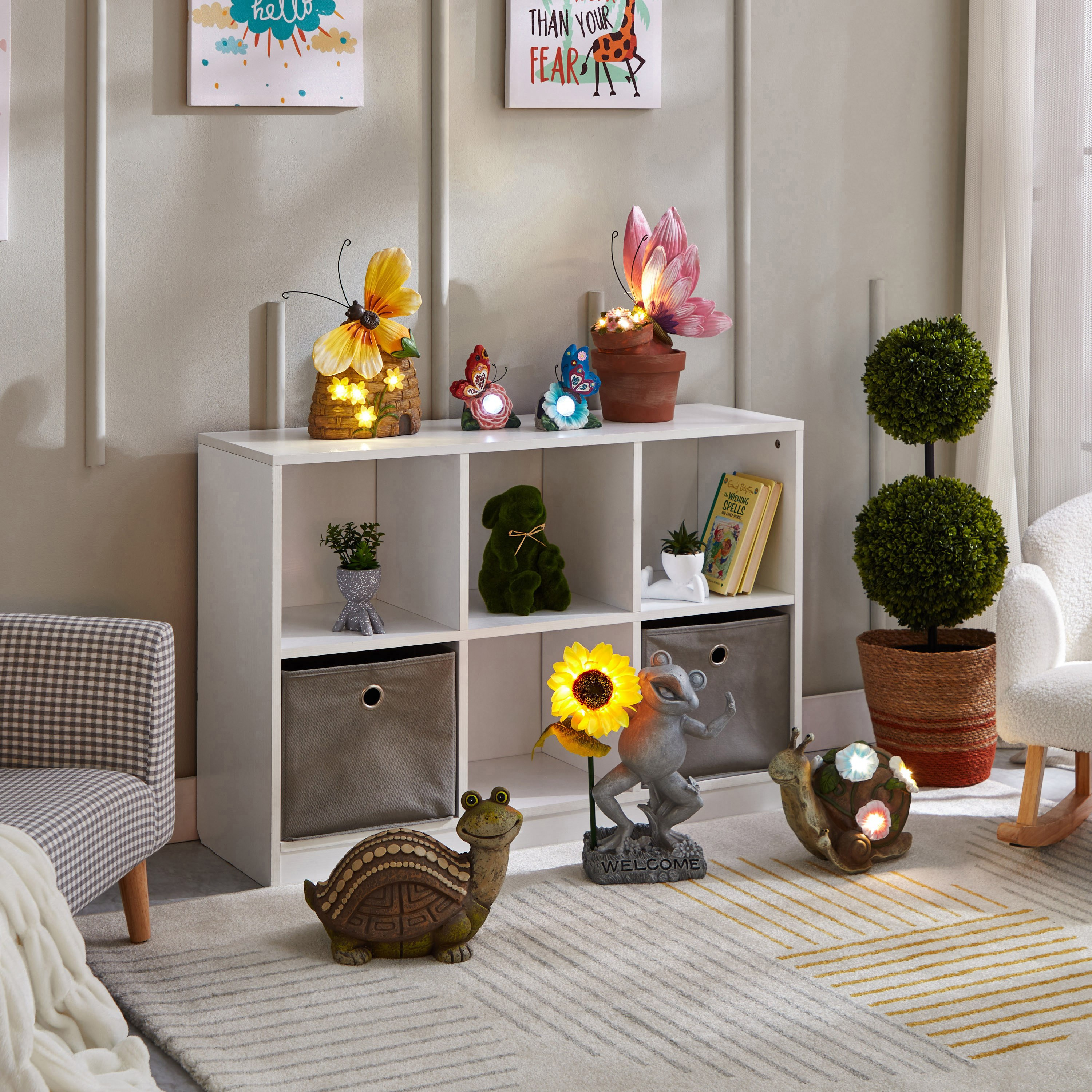 فراشة بوليريسين مع زهرة شمسية من استريل - 12.5x7.4x14 سم-hbxhomeware-hbxdecorandfurnishings-image-5