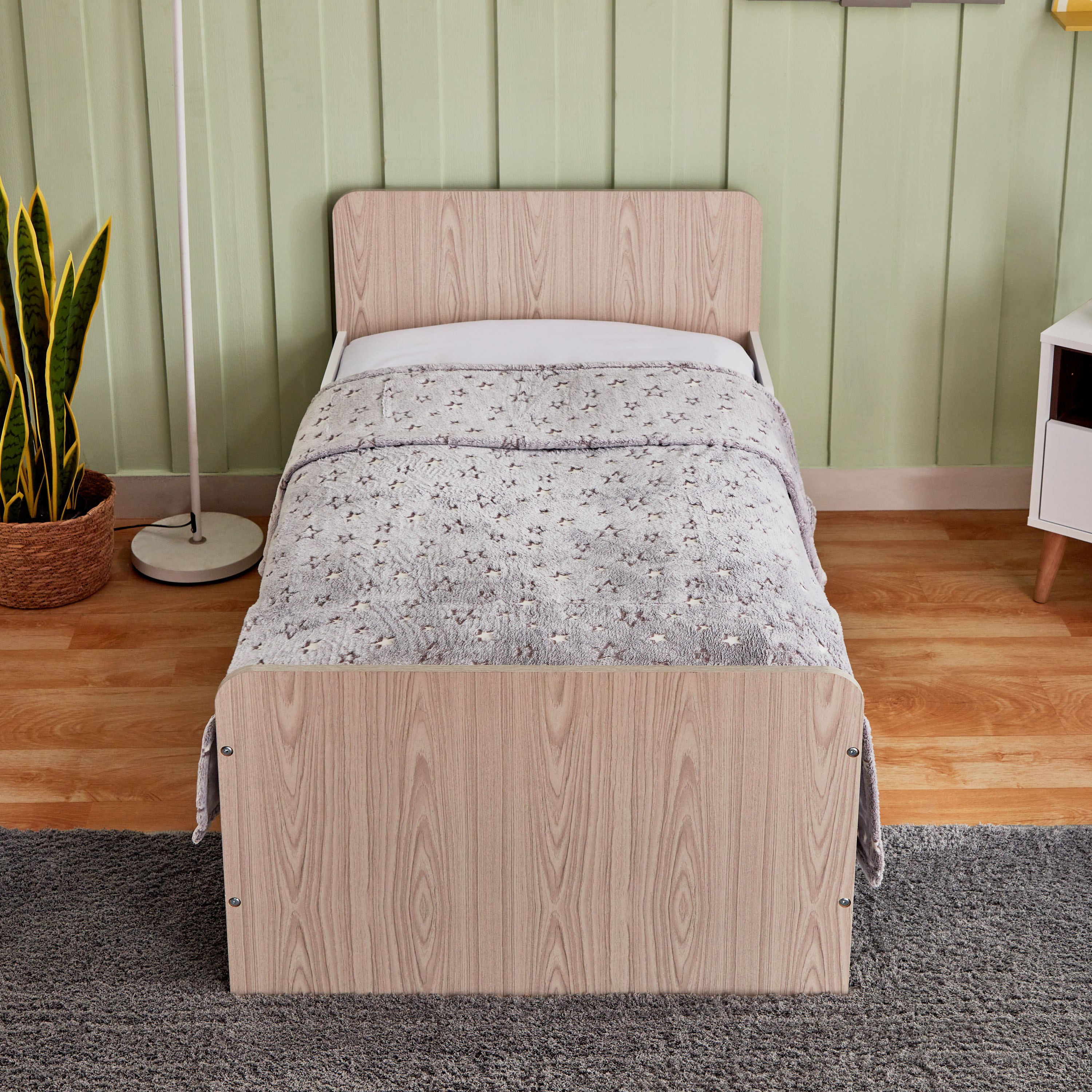 Arcade Star Glow in the Dark Flannel Blanket - 120x160 cm-hbxhomeware-hbxkidsandyouth-image-2