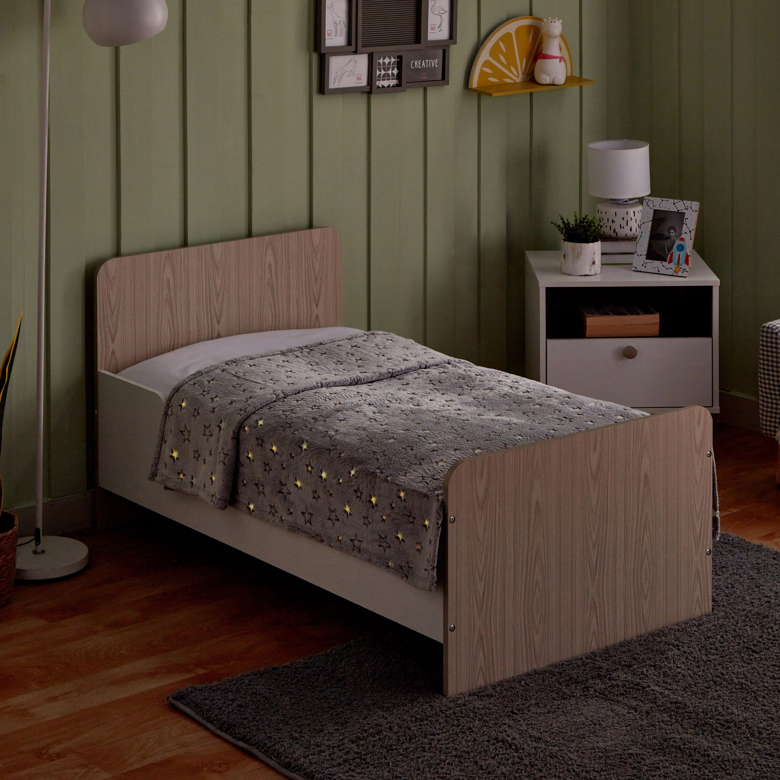 Arcade Star Glow in the Dark Flannel Blanket - 120x160 cm-hbxhomeware-hbxkidsandyouth-image-3