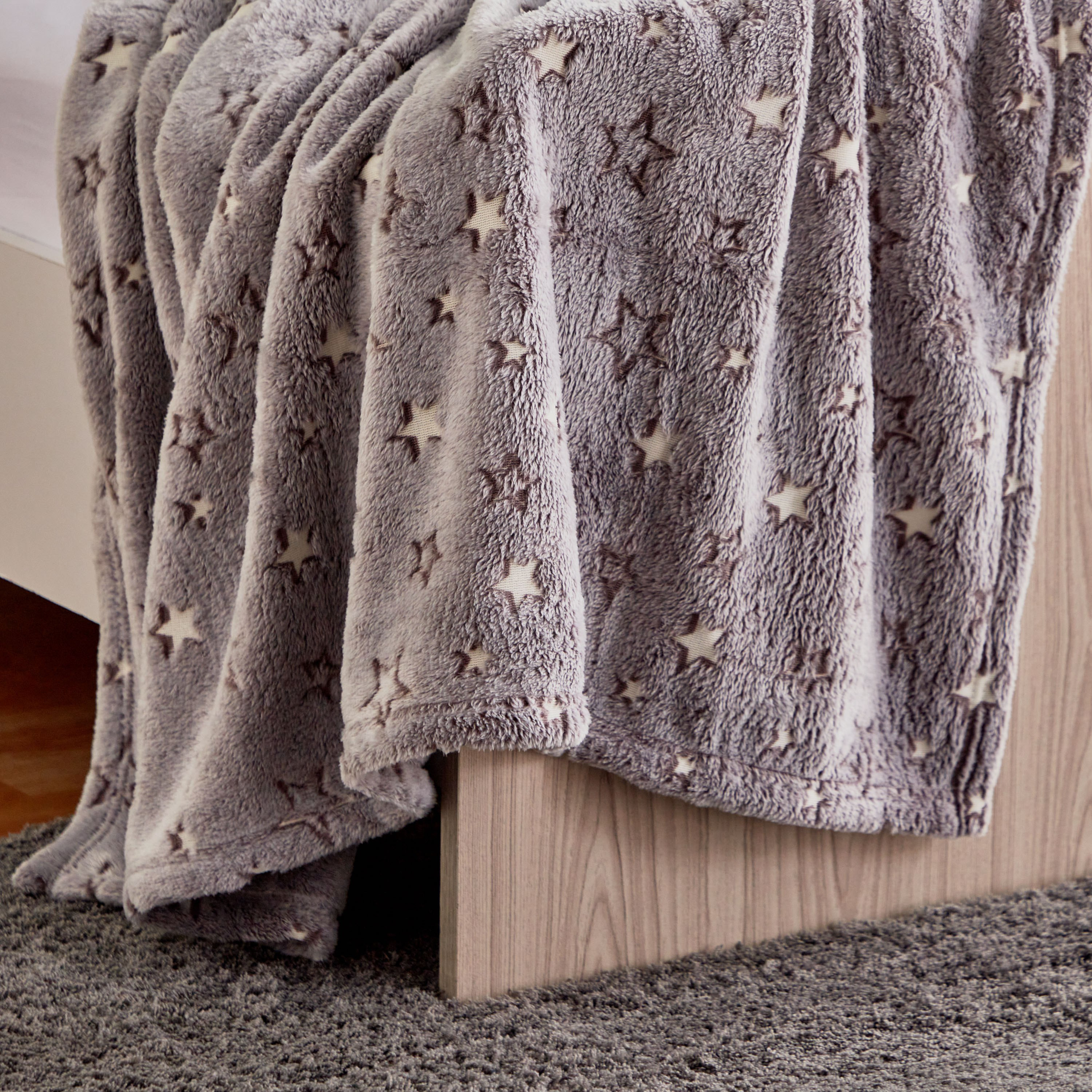 Arcade Star Glow in the Dark Flannel Blanket - 120x160 cm-hbxhomeware-hbxkidsandyouth-image-7