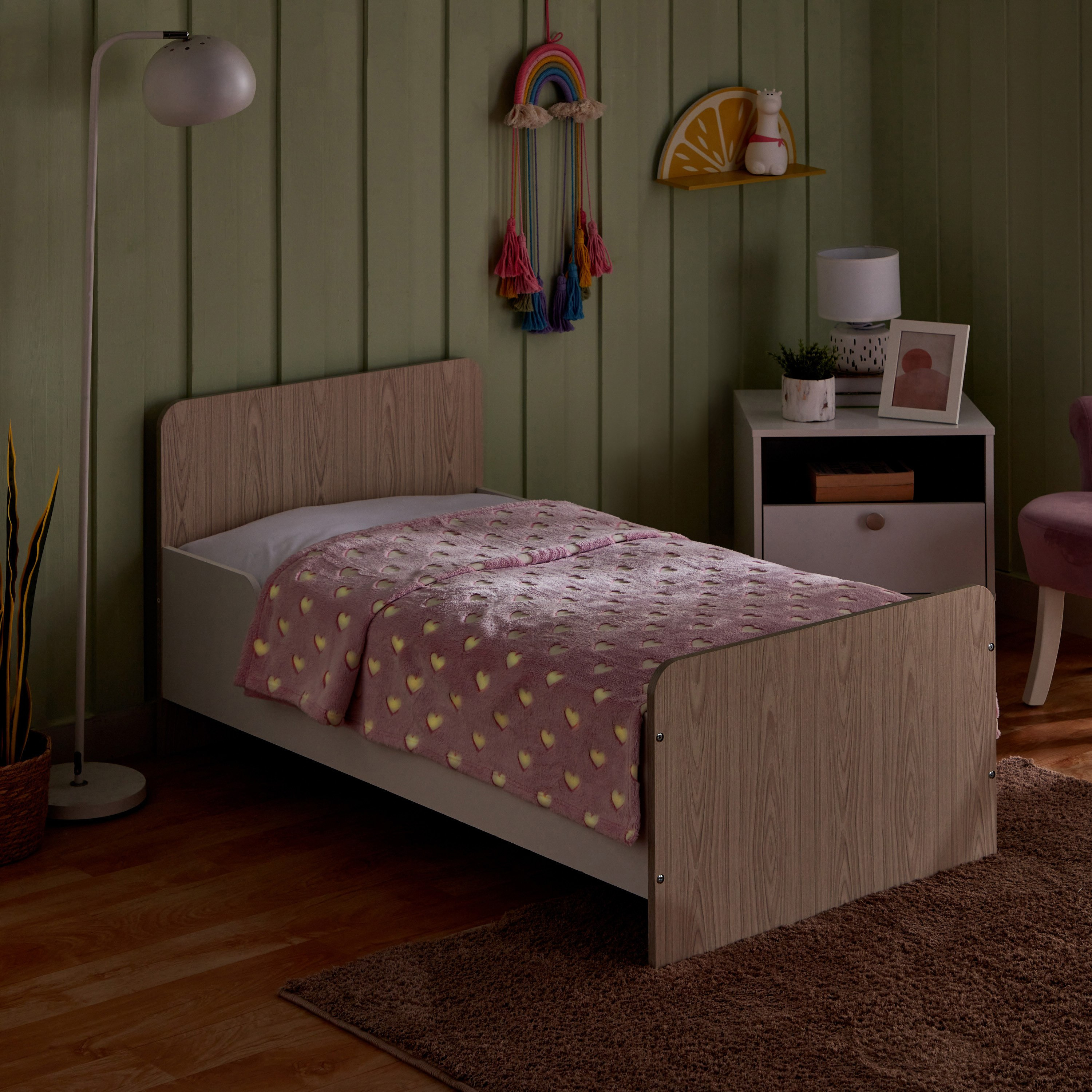 Flutterby Hearts Glow in the Dark Flannel Blanket - 120x160 cm-hbxhomeware-hbxkidsandyouth-image-2