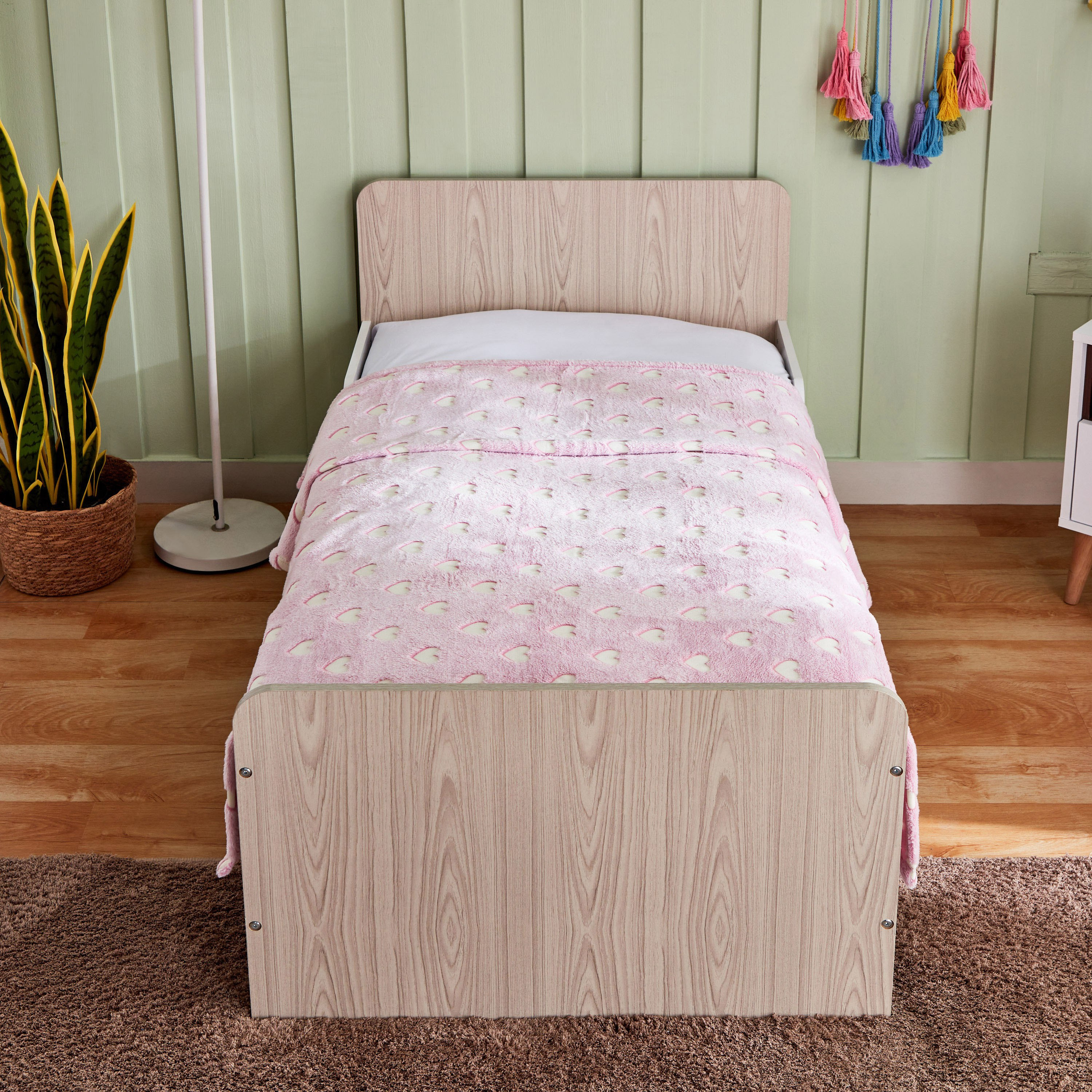 Flutterby Hearts Glow in the Dark Flannel Blanket - 120x160 cm-hbxhomeware-hbxkidsandyouth-image-3