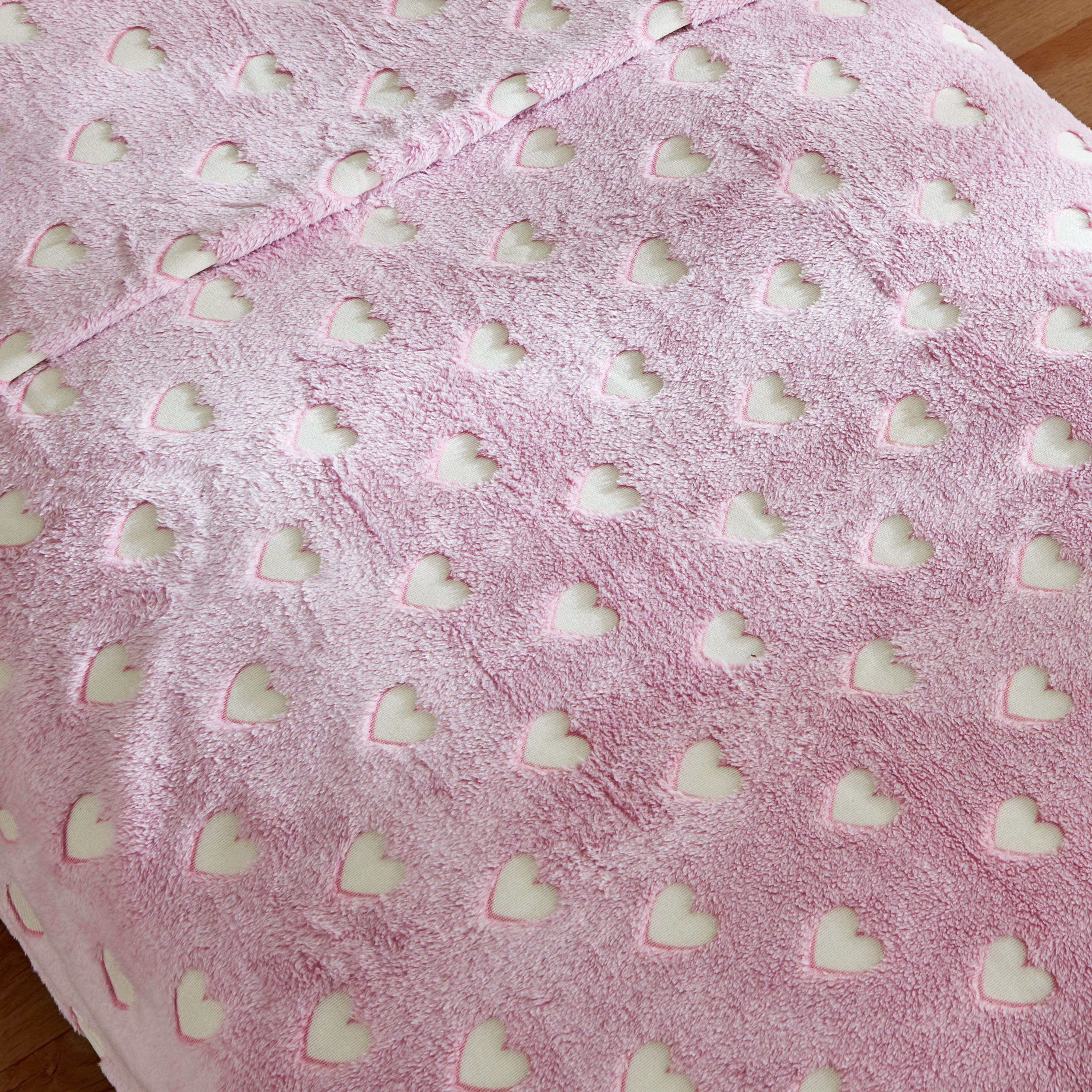 Flutterby Hearts Glow in the Dark Flannel Blanket - 120x160 cm-hbxhomeware-hbxkidsandyouth-image-4
