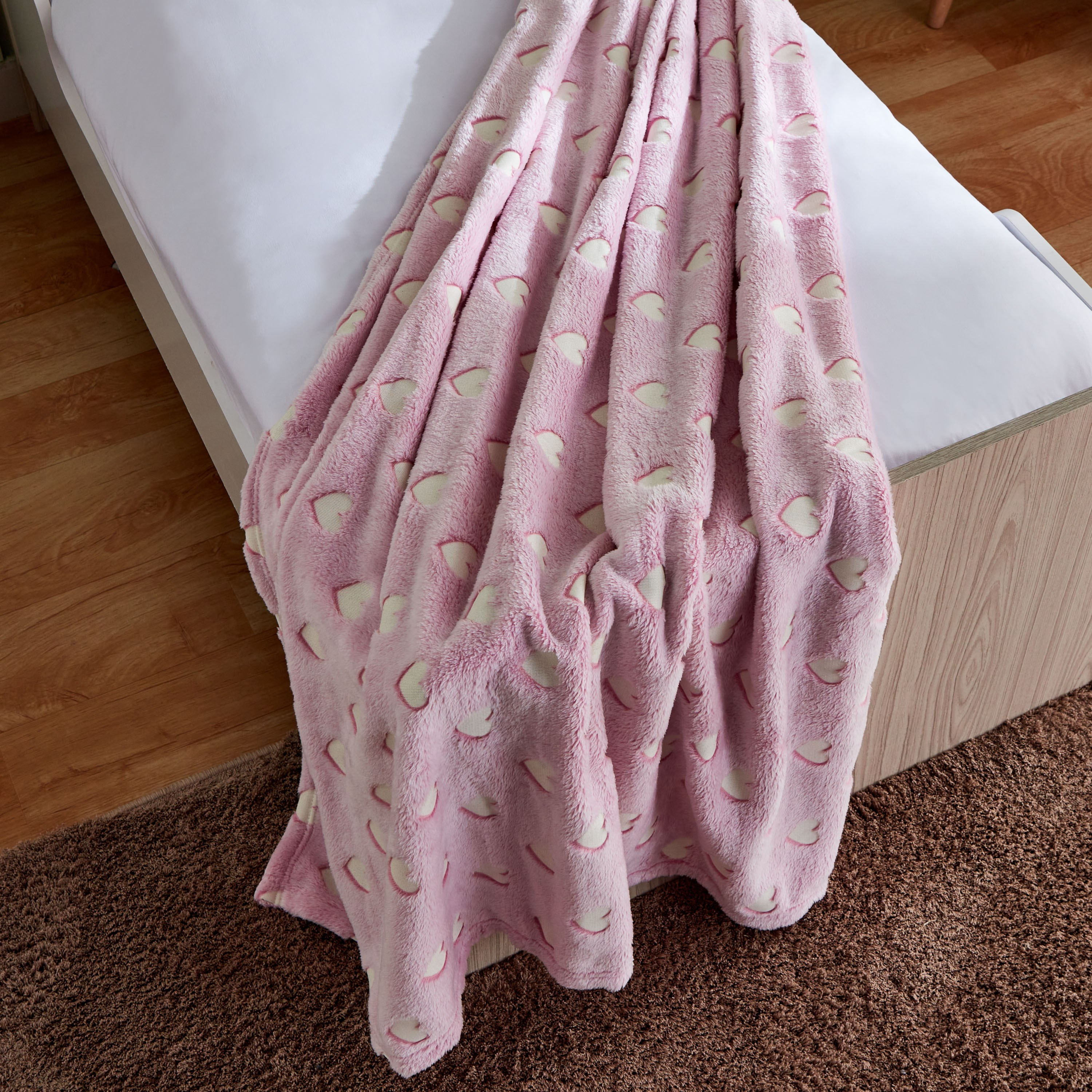 Flutterby Hearts Glow in the Dark Flannel Blanket - 120x160 cm-hbxhomeware-hbxkidsandyouth-image-6