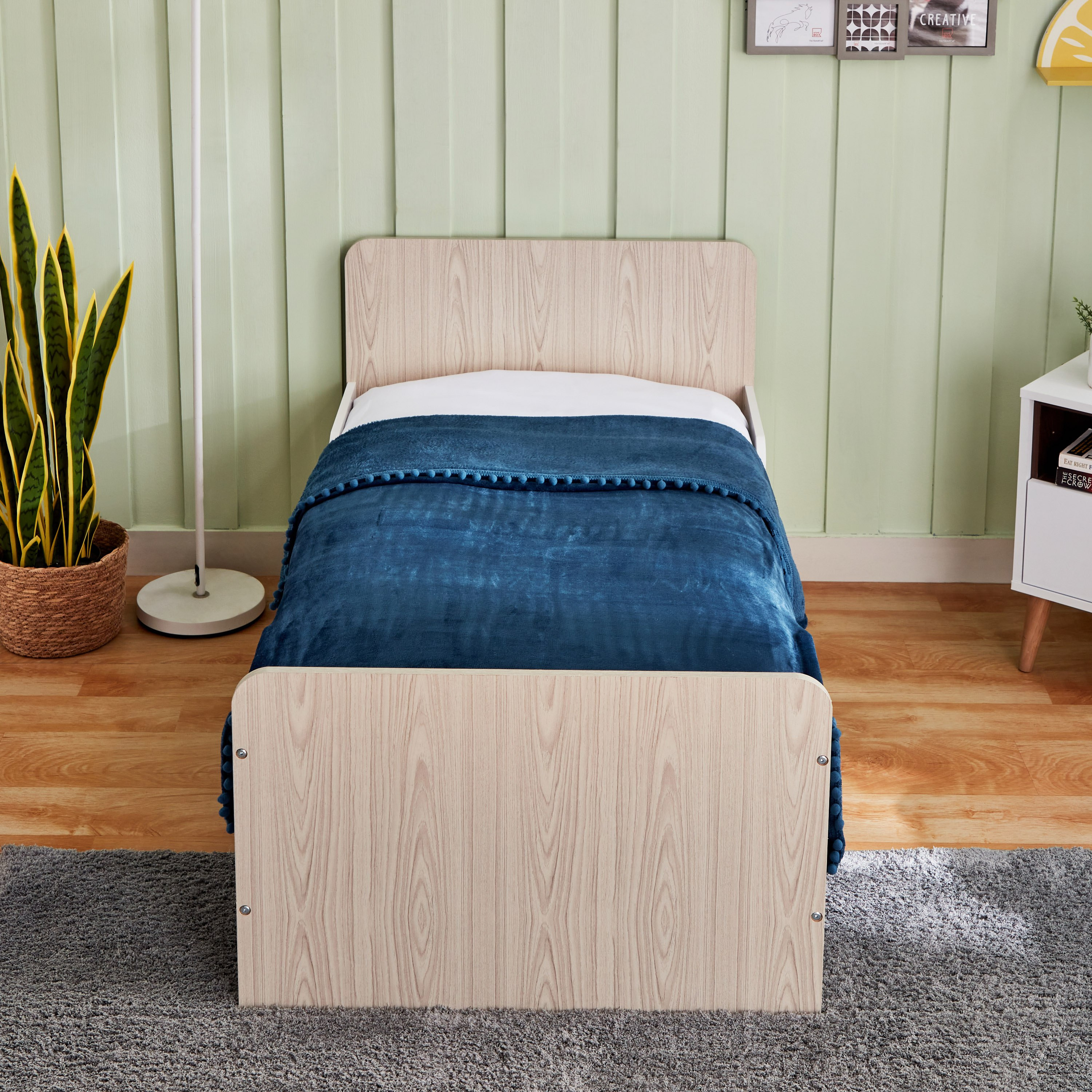 Arcade Pristine Solid Flannel Blanket with Pom-Pom - 120x160 cm-hbxhomeware-hbxkidsandyouth-image-2