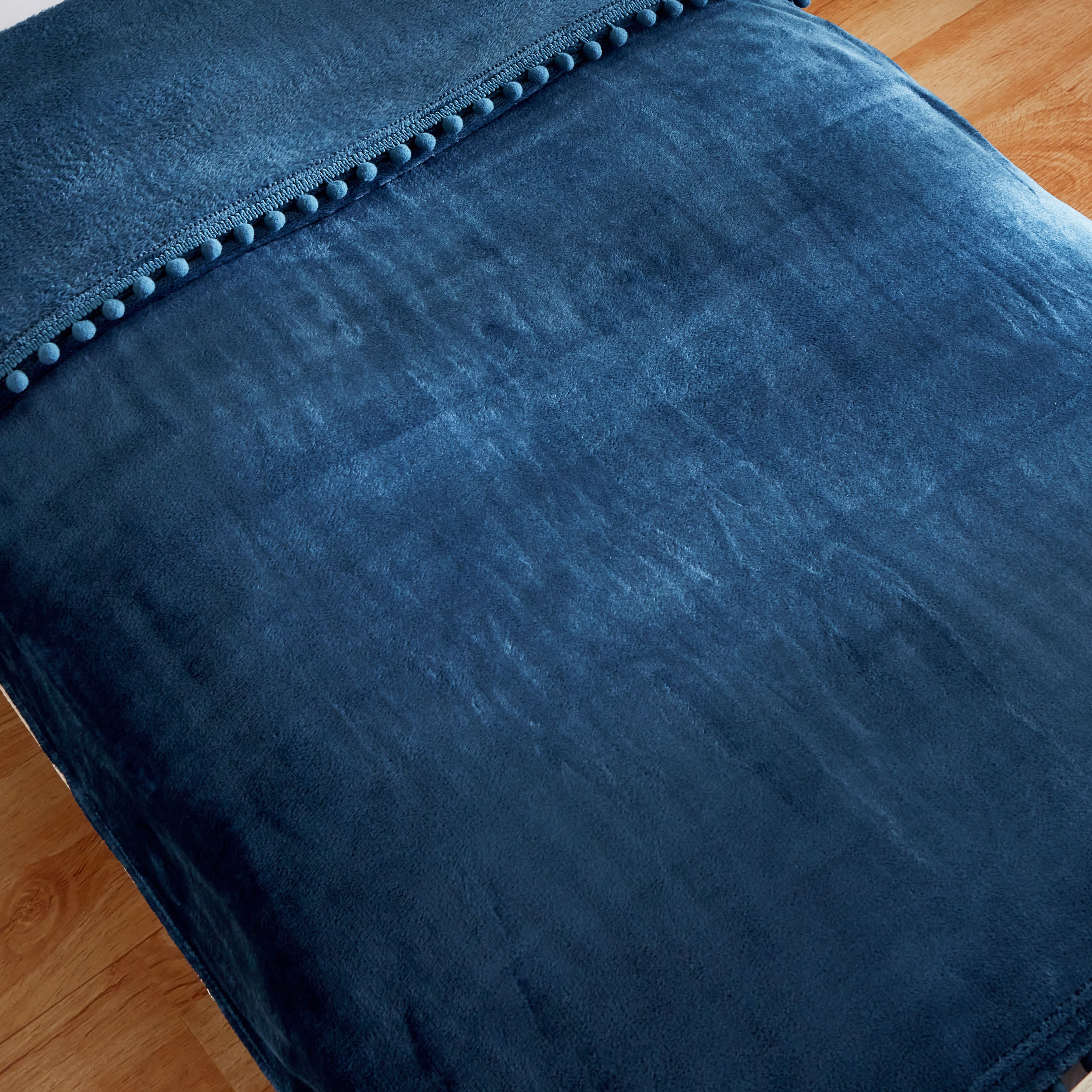 Arcade Pristine Solid Flannel Blanket with Pom-Pom - 120x160 cm-hbxhomeware-hbxkidsandyouth-image-4