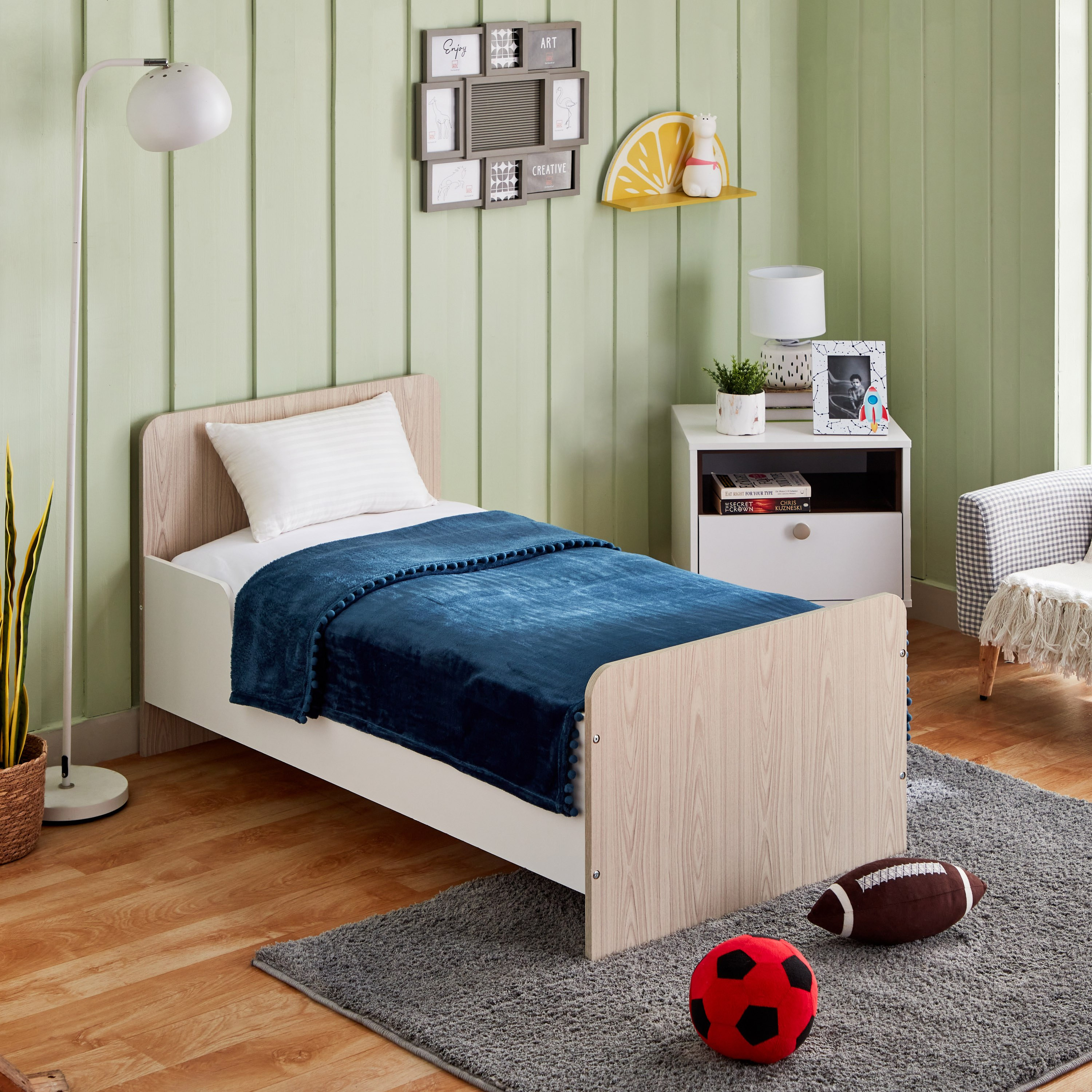 Arcade Pristine Solid Flannel Blanket with Pom-Pom - 120x160 cm-hbxhomeware-hbxkidsandyouth-image-7