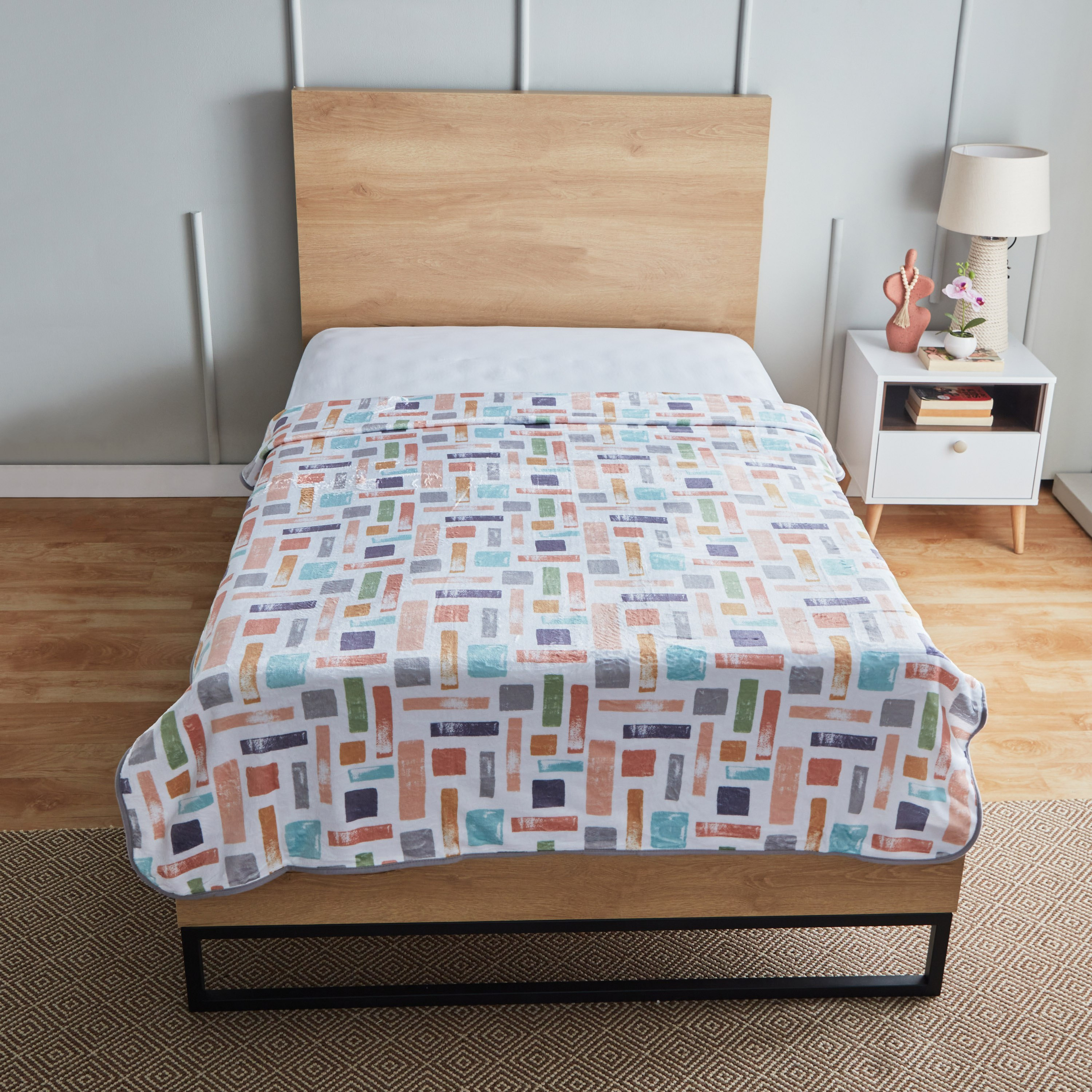 بطانية صوف فلانيل بطبعات مع حواف من بلاي لاند إنترليس- 140x200 سم-hbxhomeware-hbxkidsandyouth-image-2