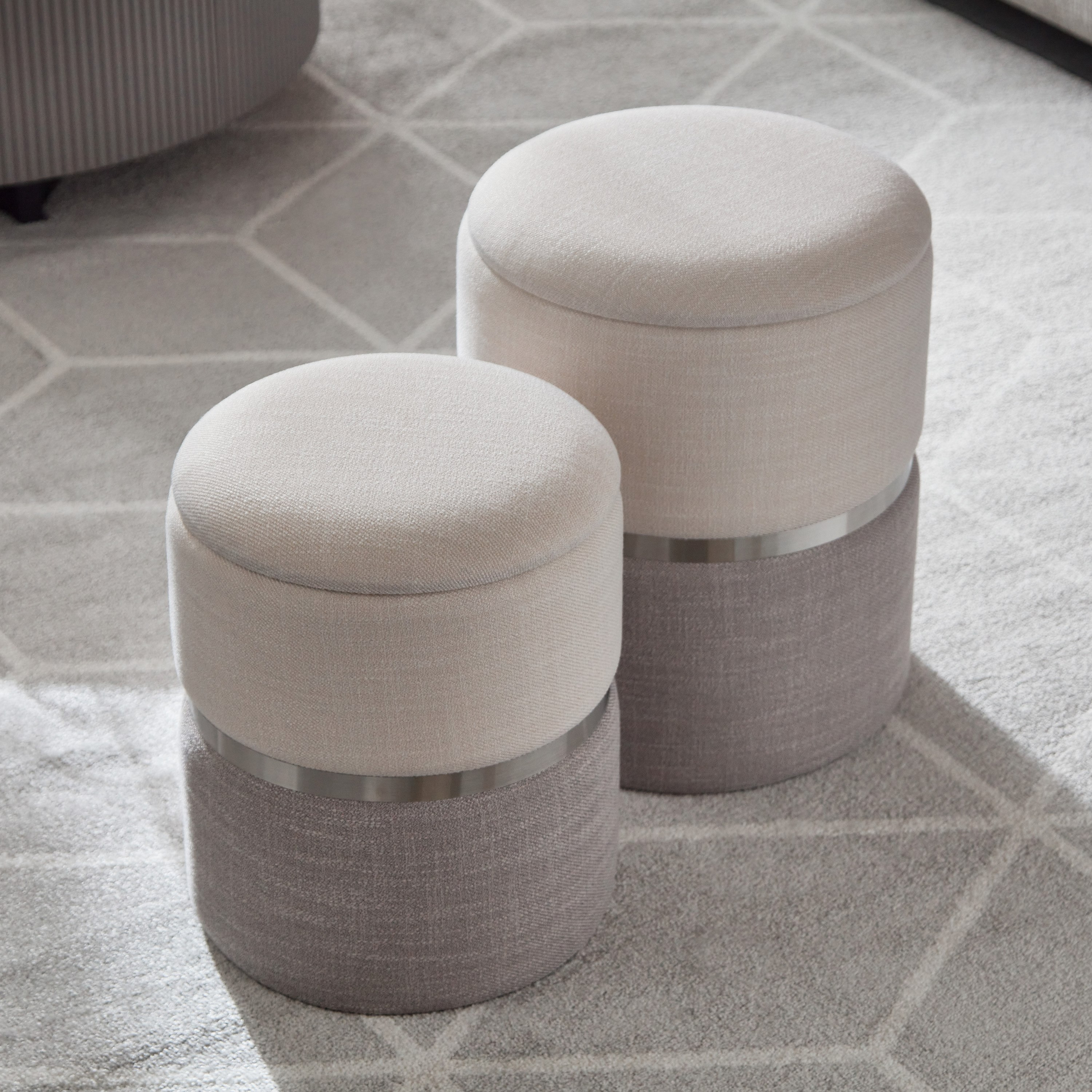 طقم مقعد عثماني بمساحة تخزين قطعتين من كلوديا-hbxlivingroom-sofasandarmchairs-ottomansandfootstools-image-2