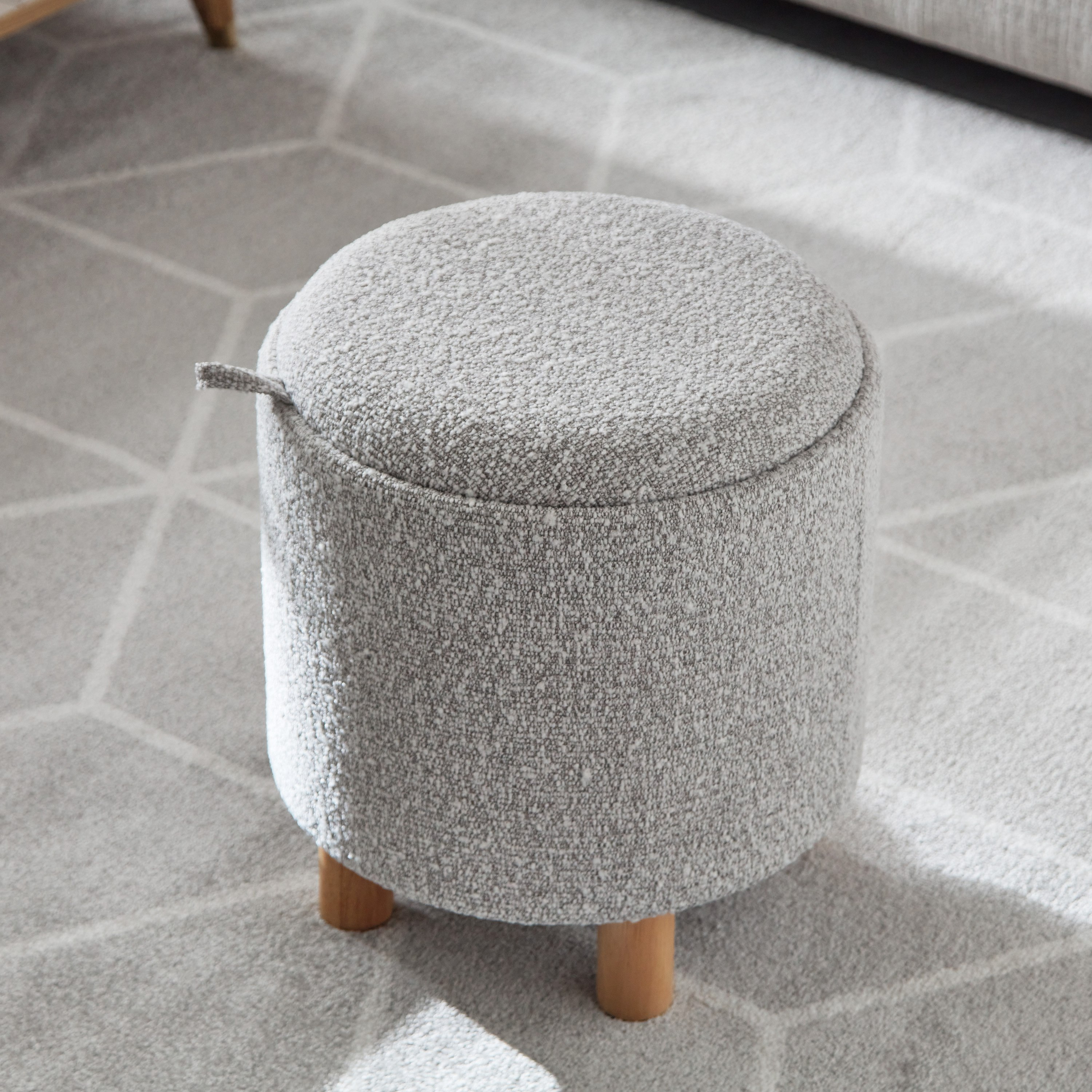 مسند أرجل خشبي بمساحة تخزين وصينية تقديم من نورديكا-hbxlivingroom-sofasandarmchairs-ottomansandfootstools-image-2