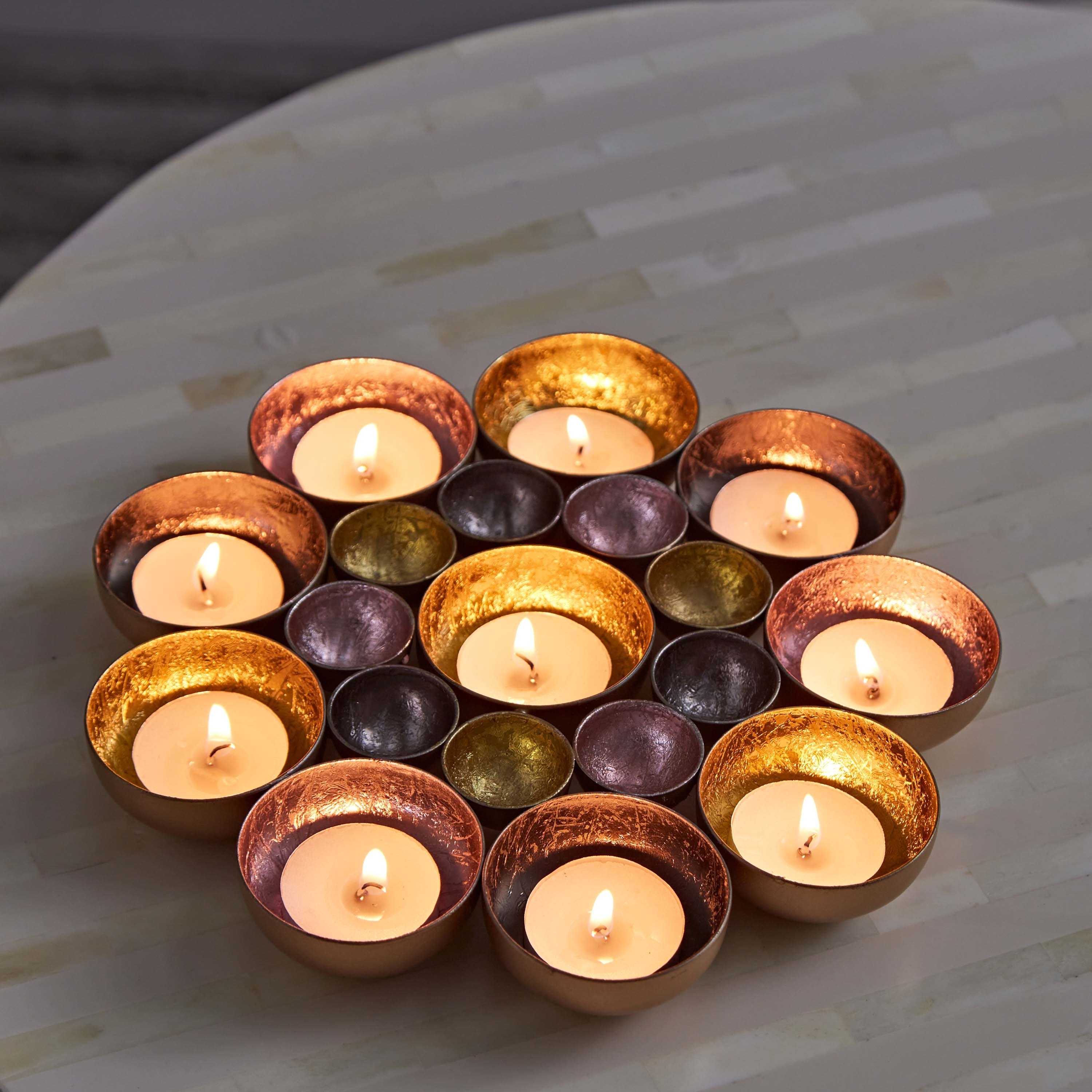 حامل شموع طاولة معدني بتصميم زهرة من زوها - 20x20x3 سم-hbxlivingroom-decorandaccessories-candleholders-image-1