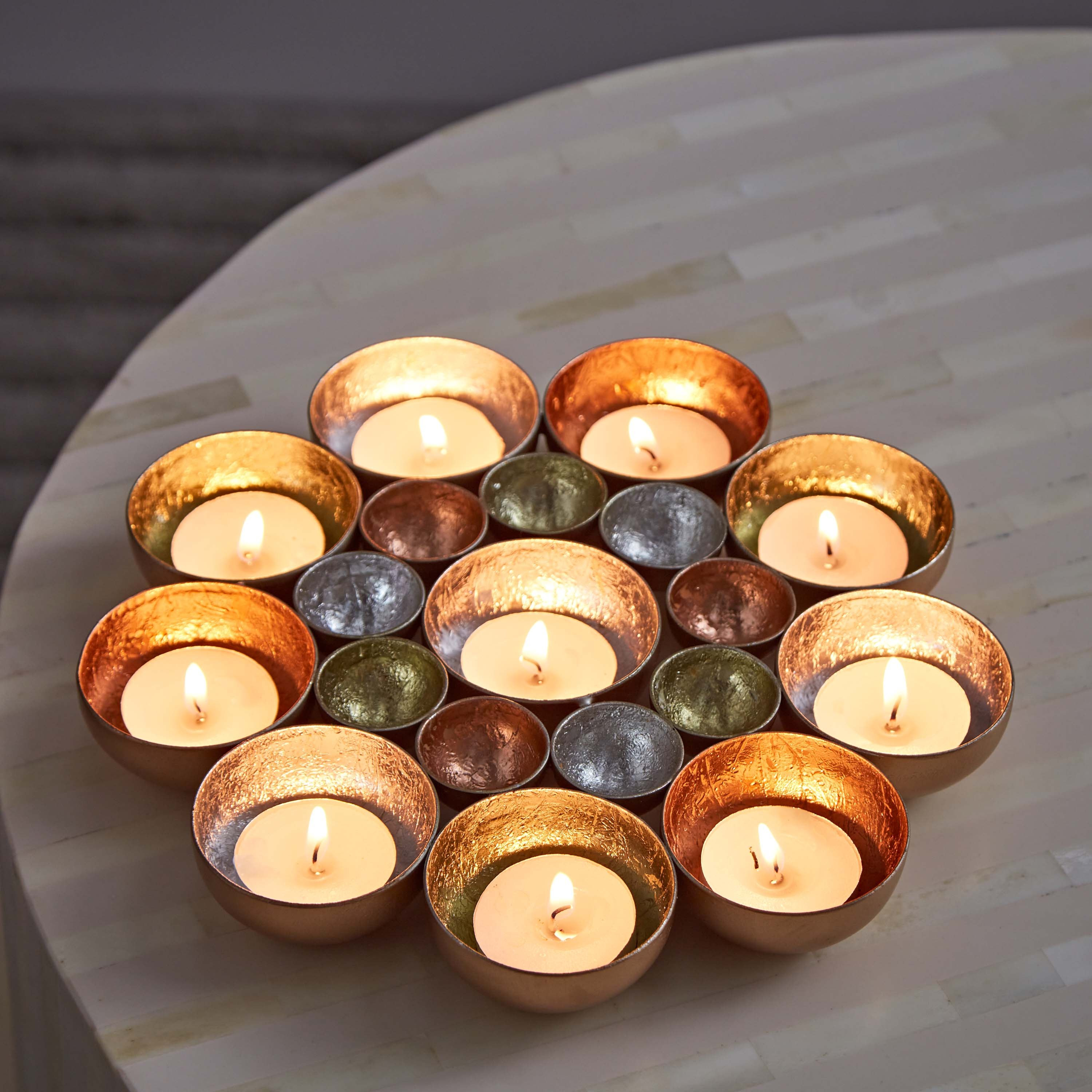 حامل شموع طاولة معدني بتصميم زهرة من زوها - 20x20x3 سم-hbxlivingroom-decorandaccessories-candleholders-image-1