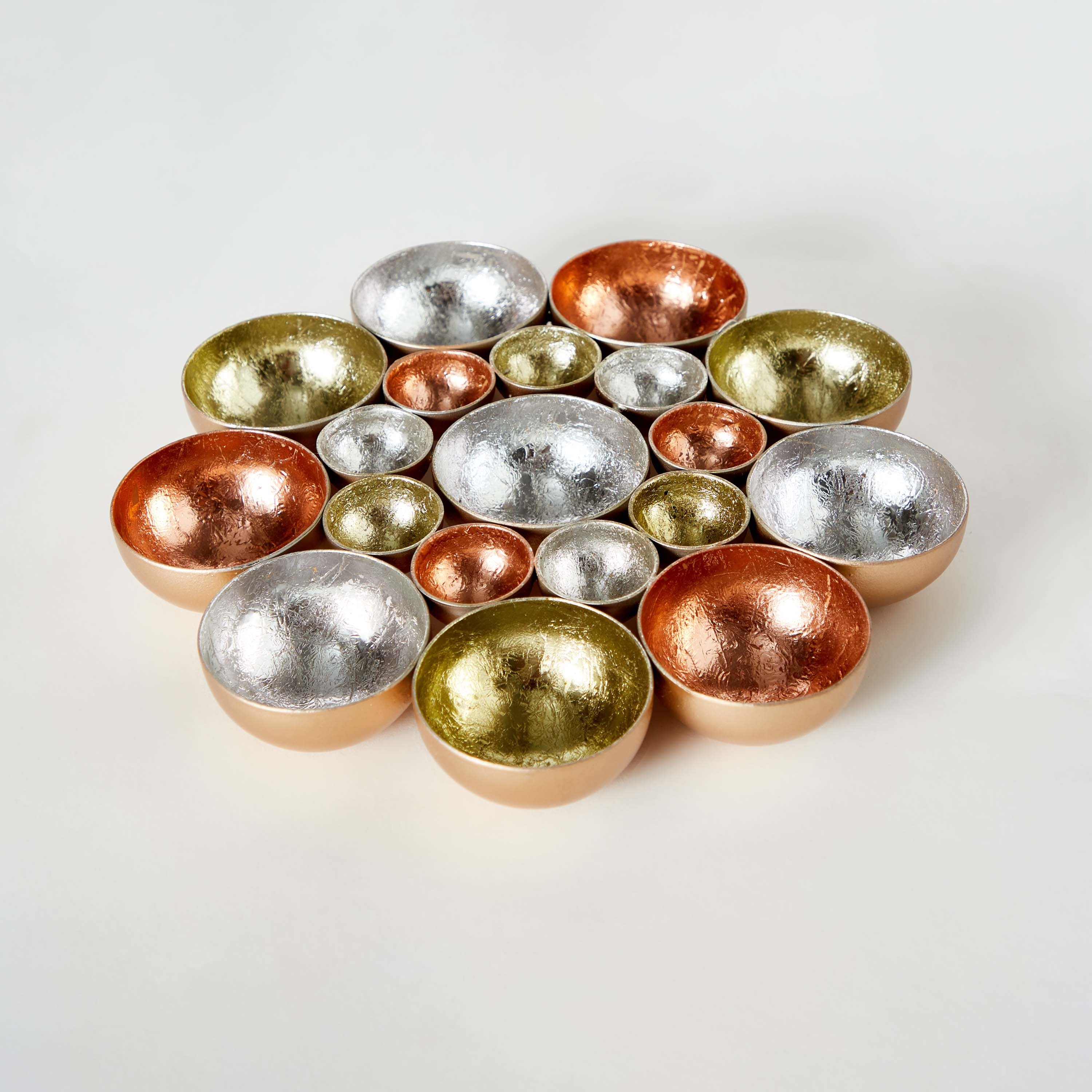 حامل شموع طاولة معدني بتصميم زهرة من زوها - 20x20x3 سم-hbxlivingroom-decorandaccessories-candleholders-image-5