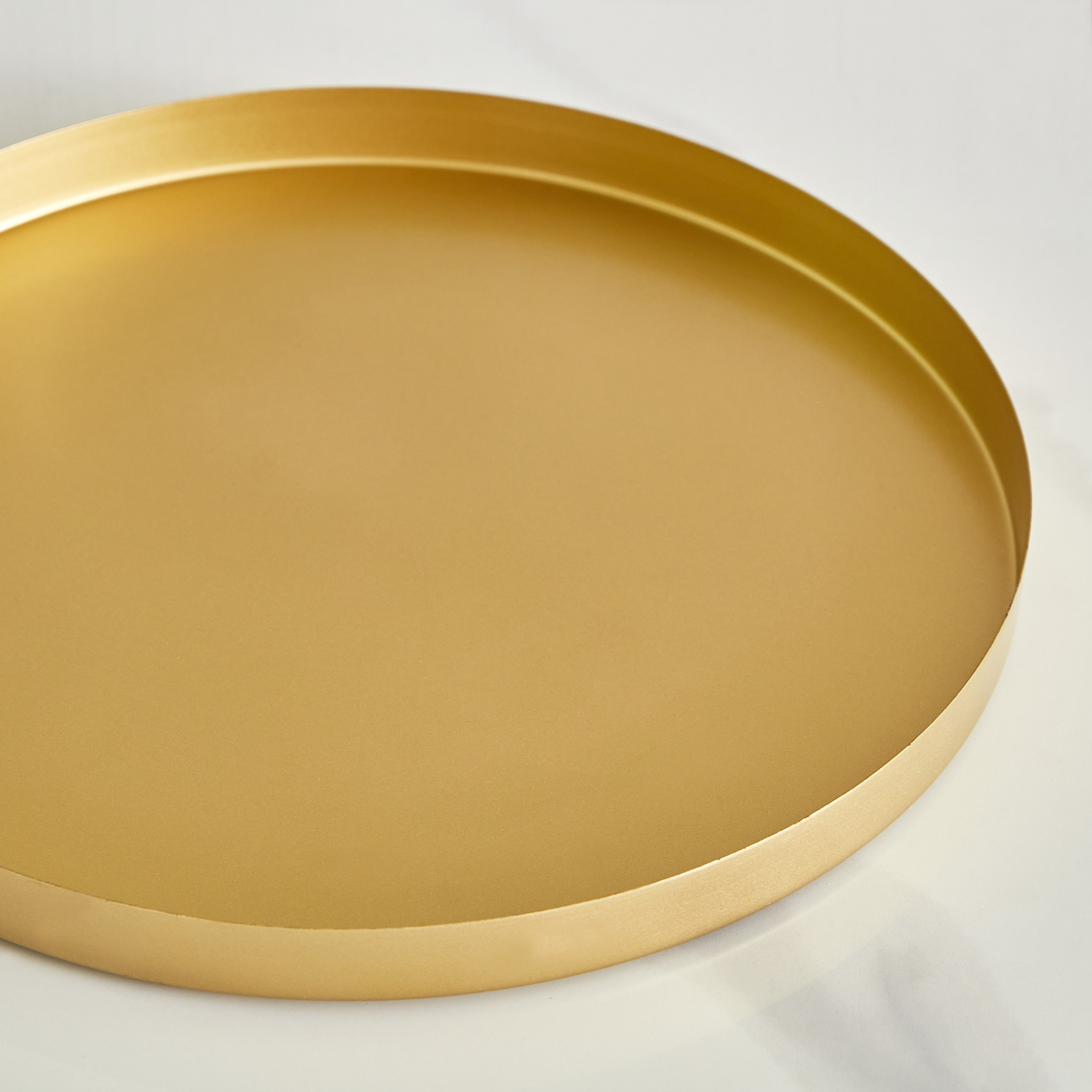 صينية ديكور معدن مستديرة من توفا - 30.5x30.5x2 سم-hbxhomeware-hbxdecorandfurnishings-image-3