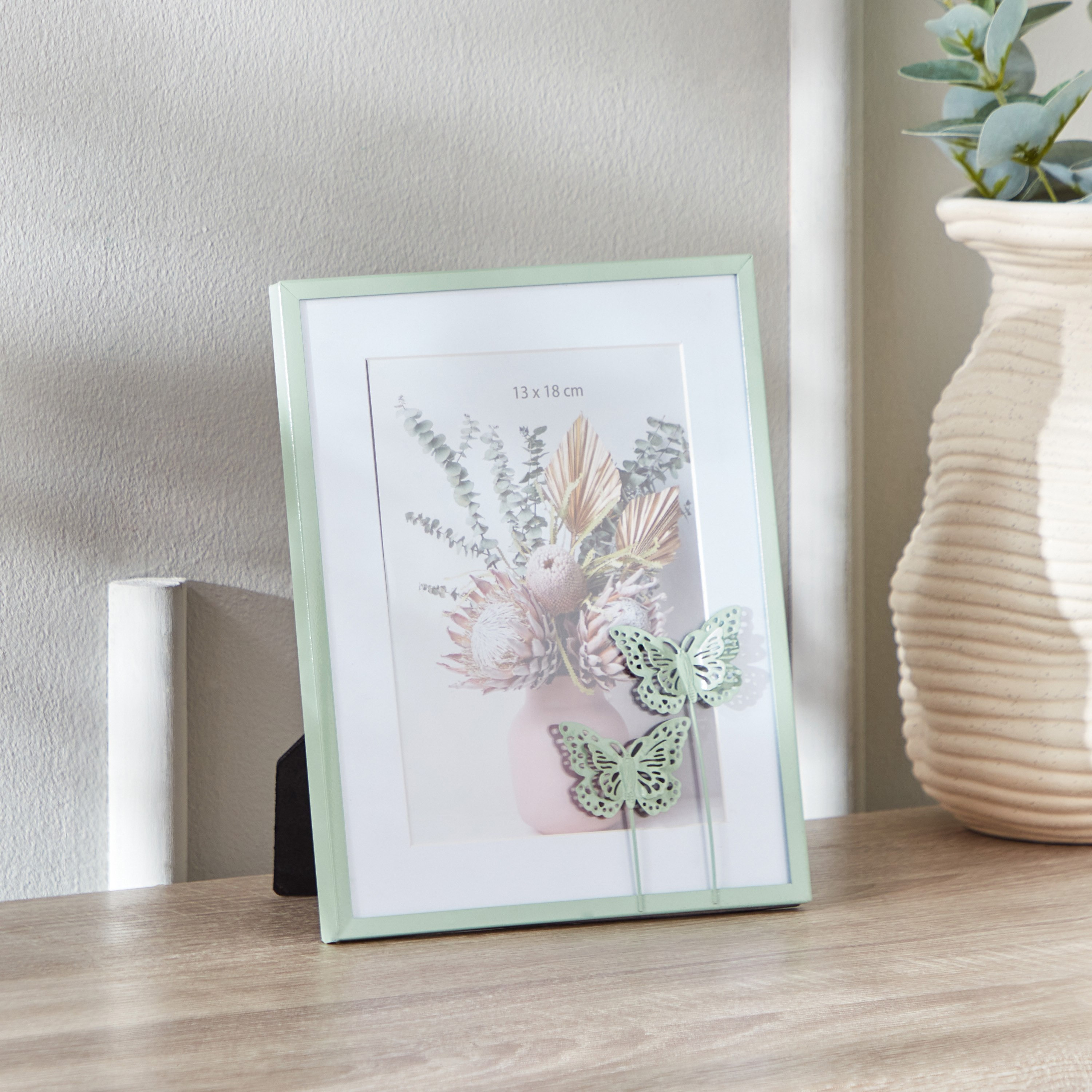 برواز صور معدن من أوروس - 15.5x20.5x2 سم-hbxbedroom-decorandaccessories-photoframes-image-1