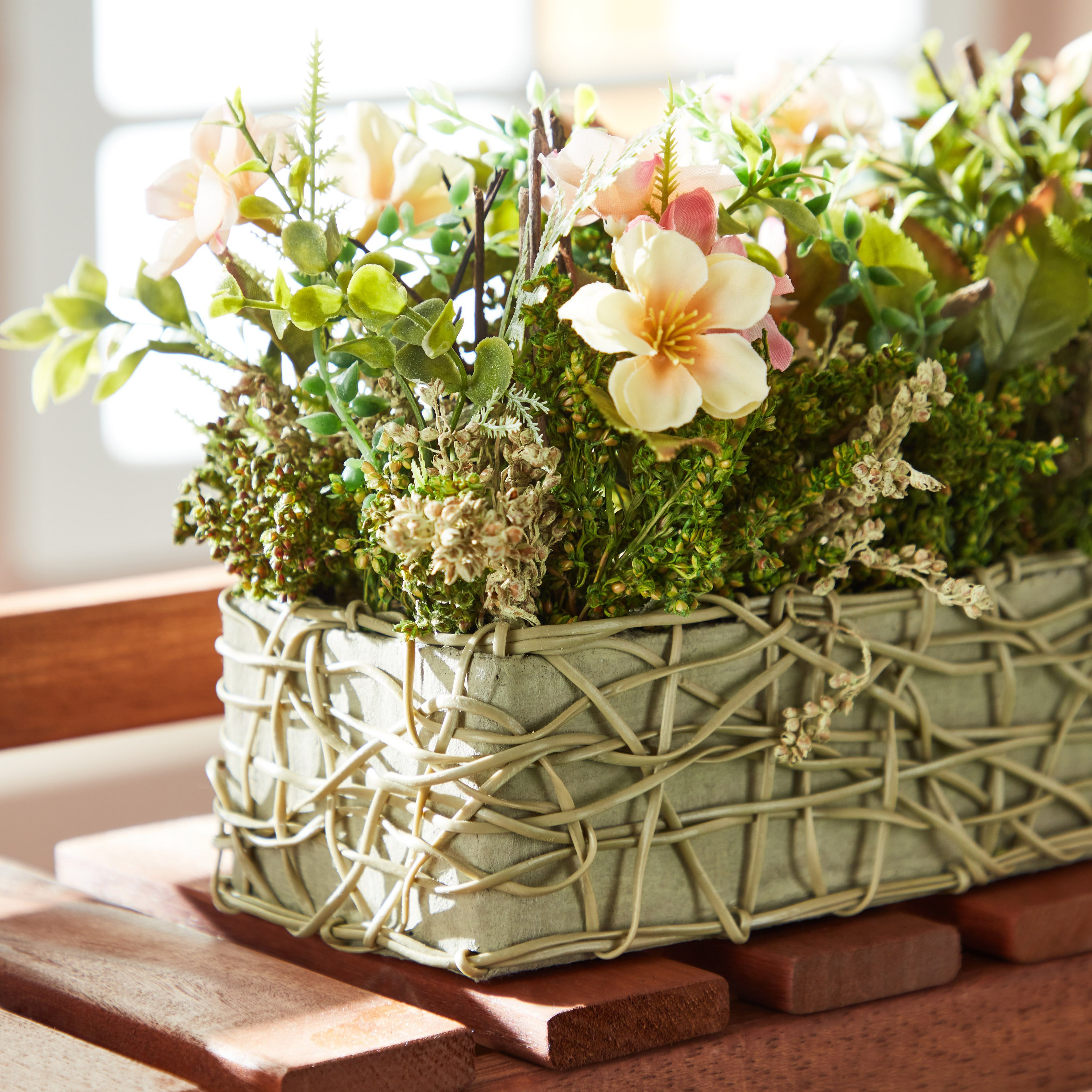 باقة زهور متفتحة مع سلة منسوجة من فيونا - 33x16x16 سم-hbxdecorandfurnishings-homeaccessories-artificialflowersandplants-image-4