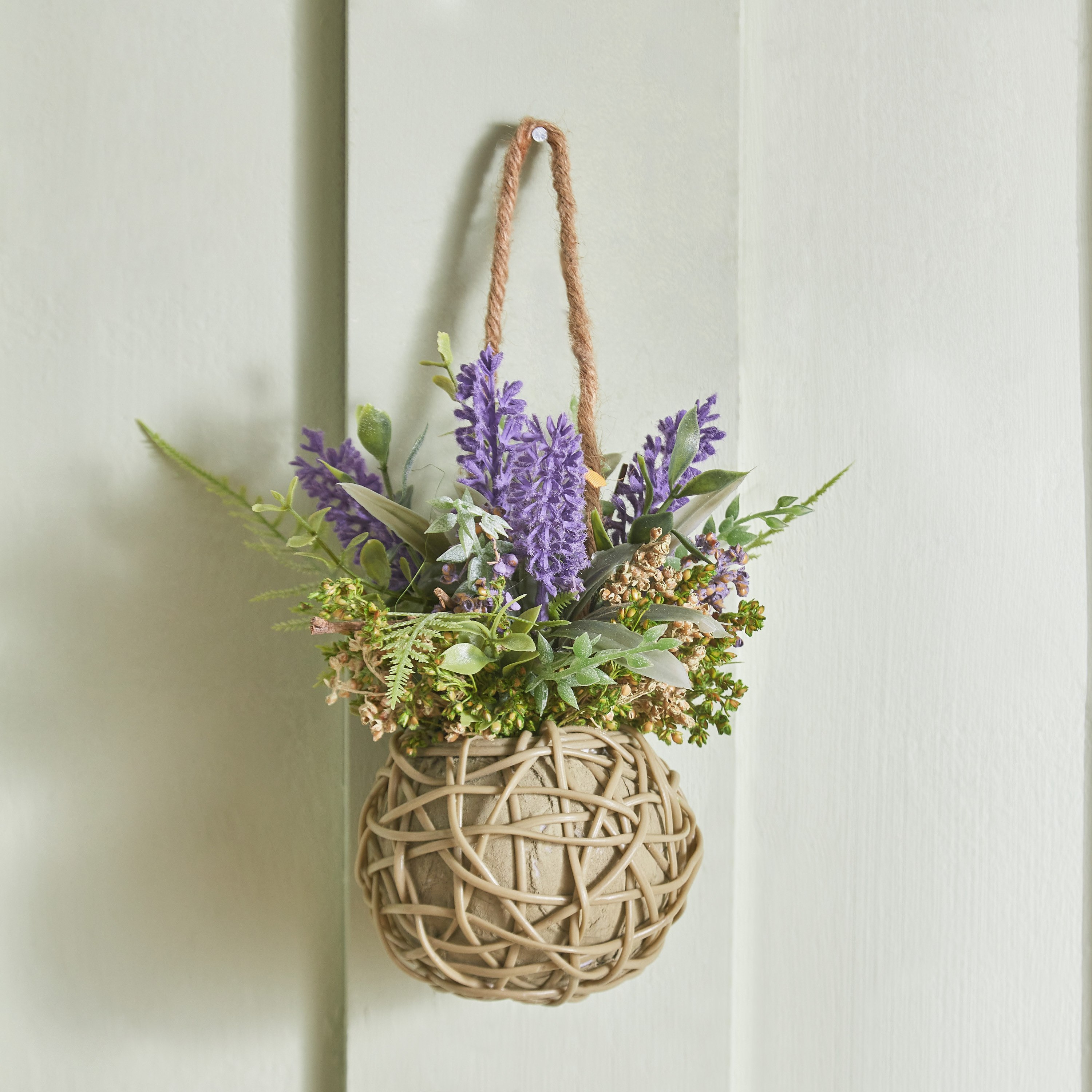 تشكيلة زهور لافندر معلقة بقاعدة منسوجة من فيونا - 12x12x22 سم-hbxdecorandfurnishings-homeaccessories-artificialflowersandplants-image-2