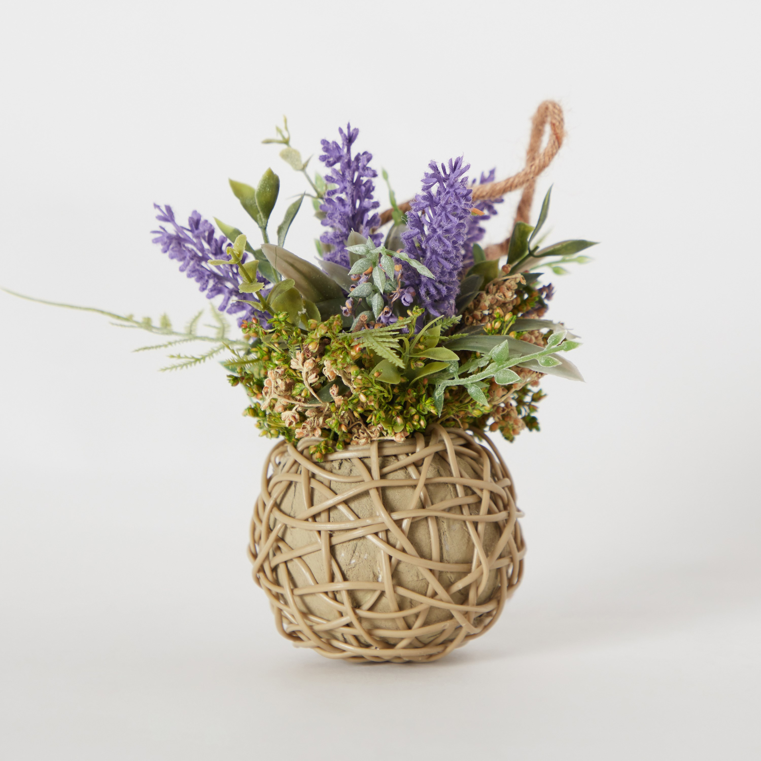 تشكيلة زهور لافندر معلقة بقاعدة منسوجة من فيونا - 12x12x22 سم-hbxdecorandfurnishings-homeaccessories-artificialflowersandplants-image-6