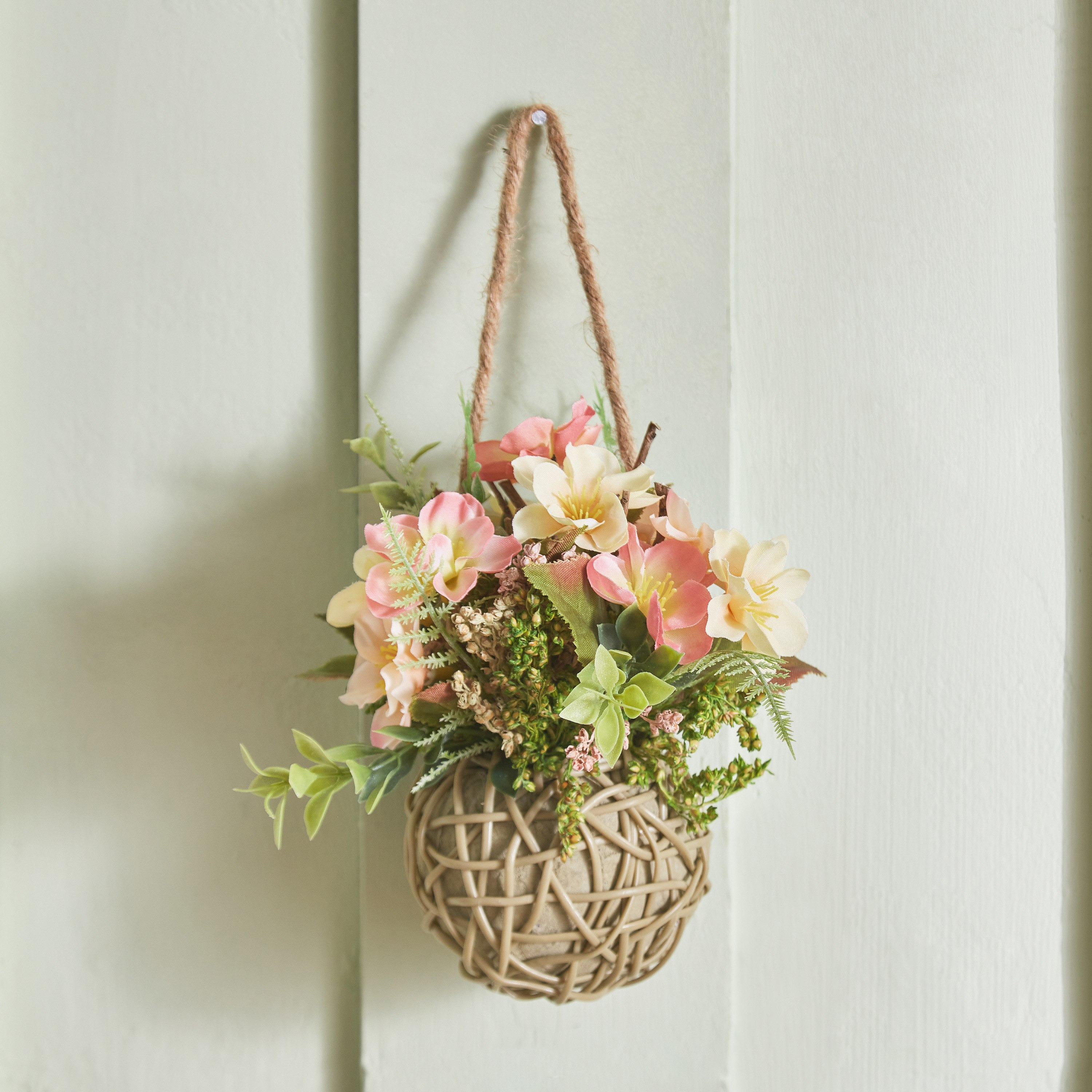 تشكيلة زهور معلقة بقاعدة منسوجة من فيونا - 12x12x22 سم-hbxdecorandfurnishings-homeaccessories-artificialflowersandplants-image-2