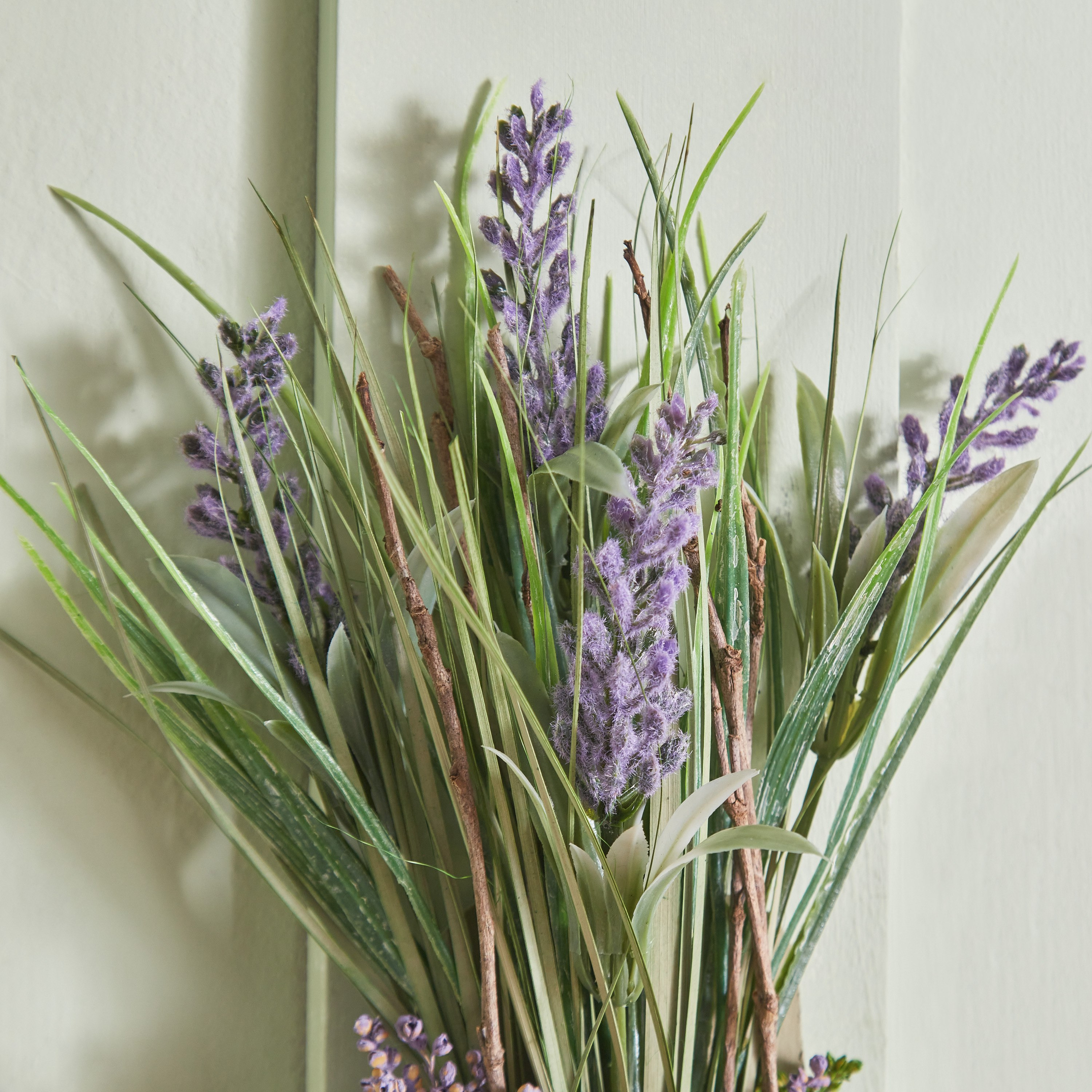 نبات لافندر معلق نصف مستدير بقاعدة منسوجة من فيونا - 16x12x30 سم-hbxdecorandfurnishings-homeaccessories-artificialflowersandplants-image-4