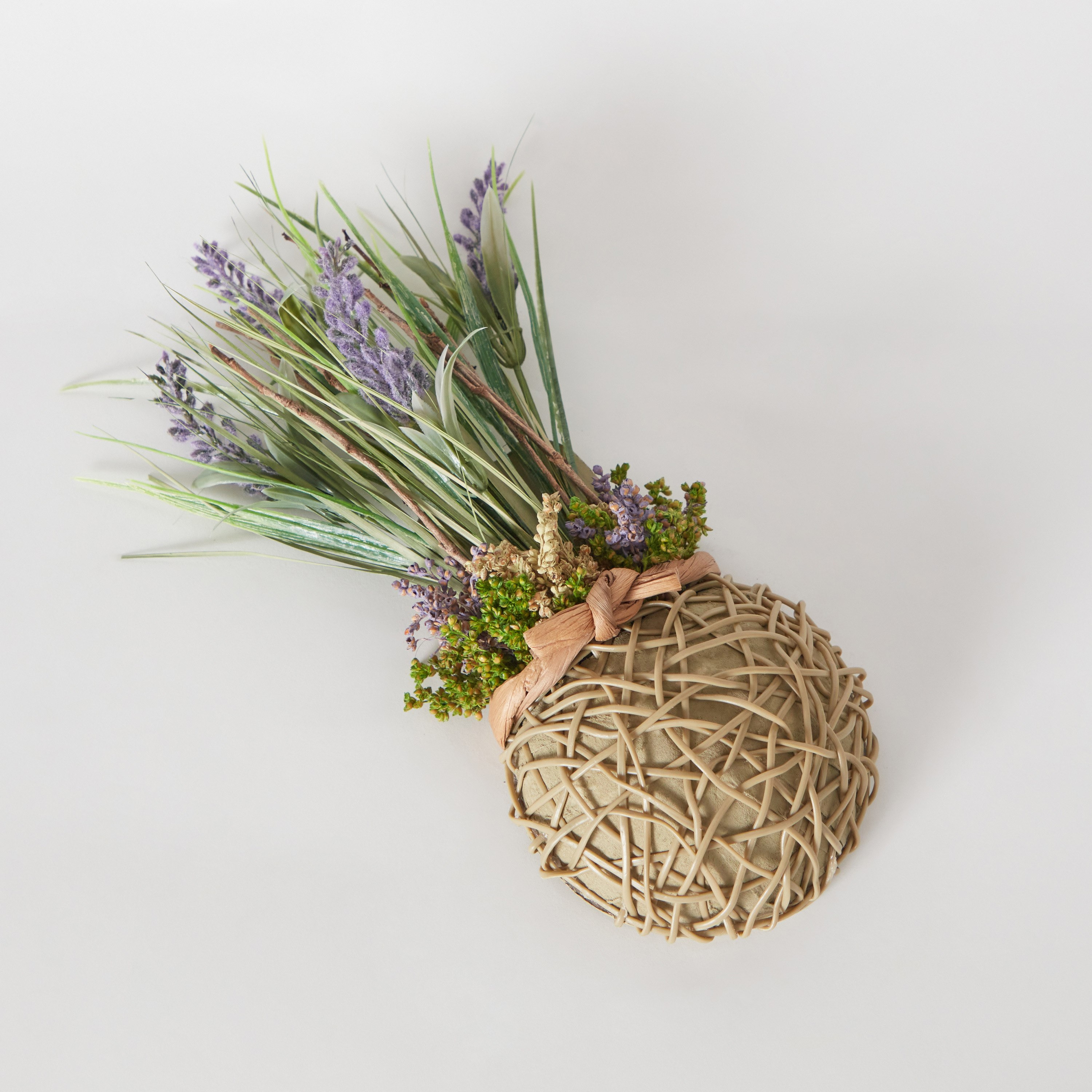 نبات لافندر معلق نصف مستدير بقاعدة منسوجة من فيونا - 16x12x30 سم-hbxdecorandfurnishings-homeaccessories-artificialflowersandplants-image-6